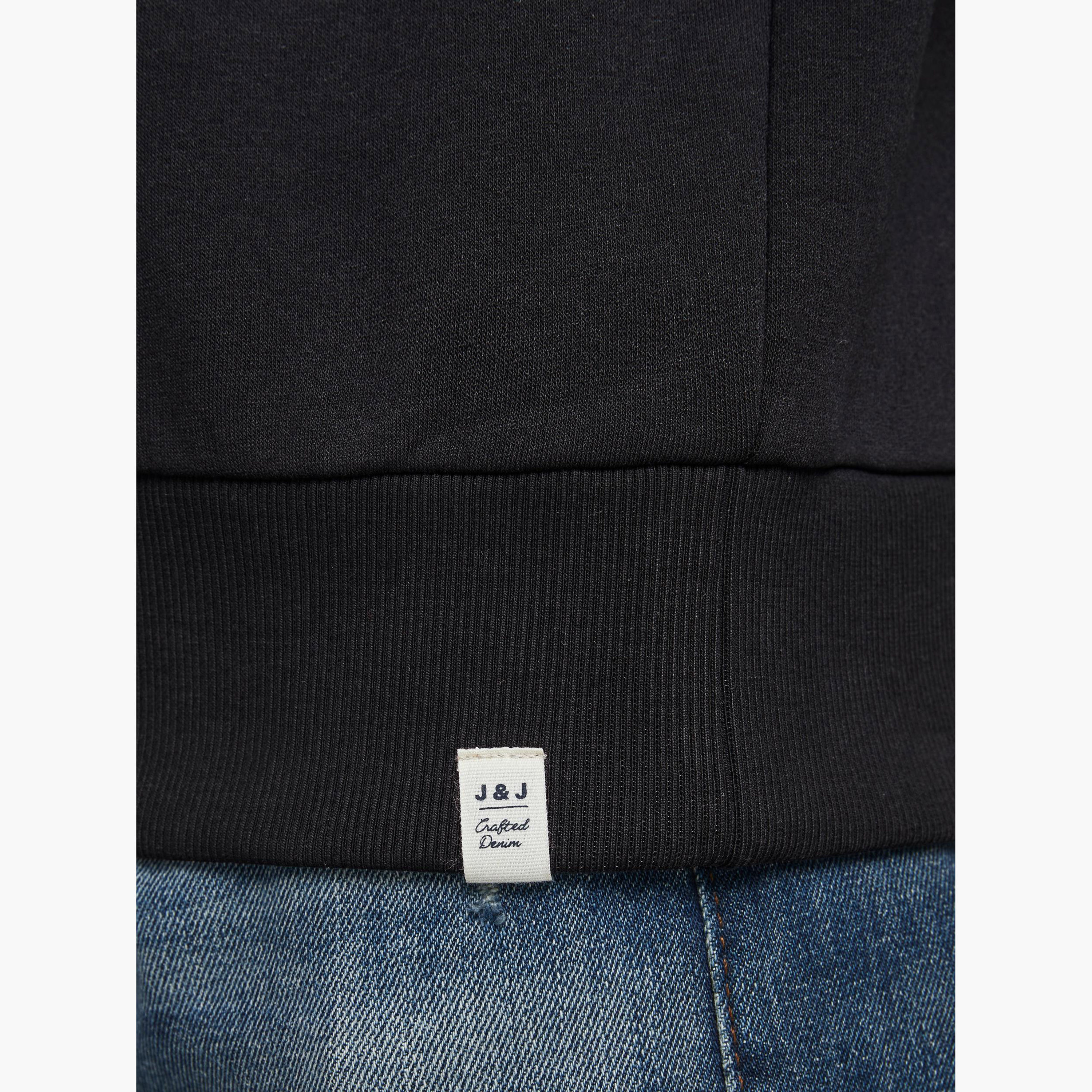 سويت شيرت خفيف بطبعات بياقة ضيّقة من جاك & جونز-men-winterwear-hoodiesandsweatshirts-image-6