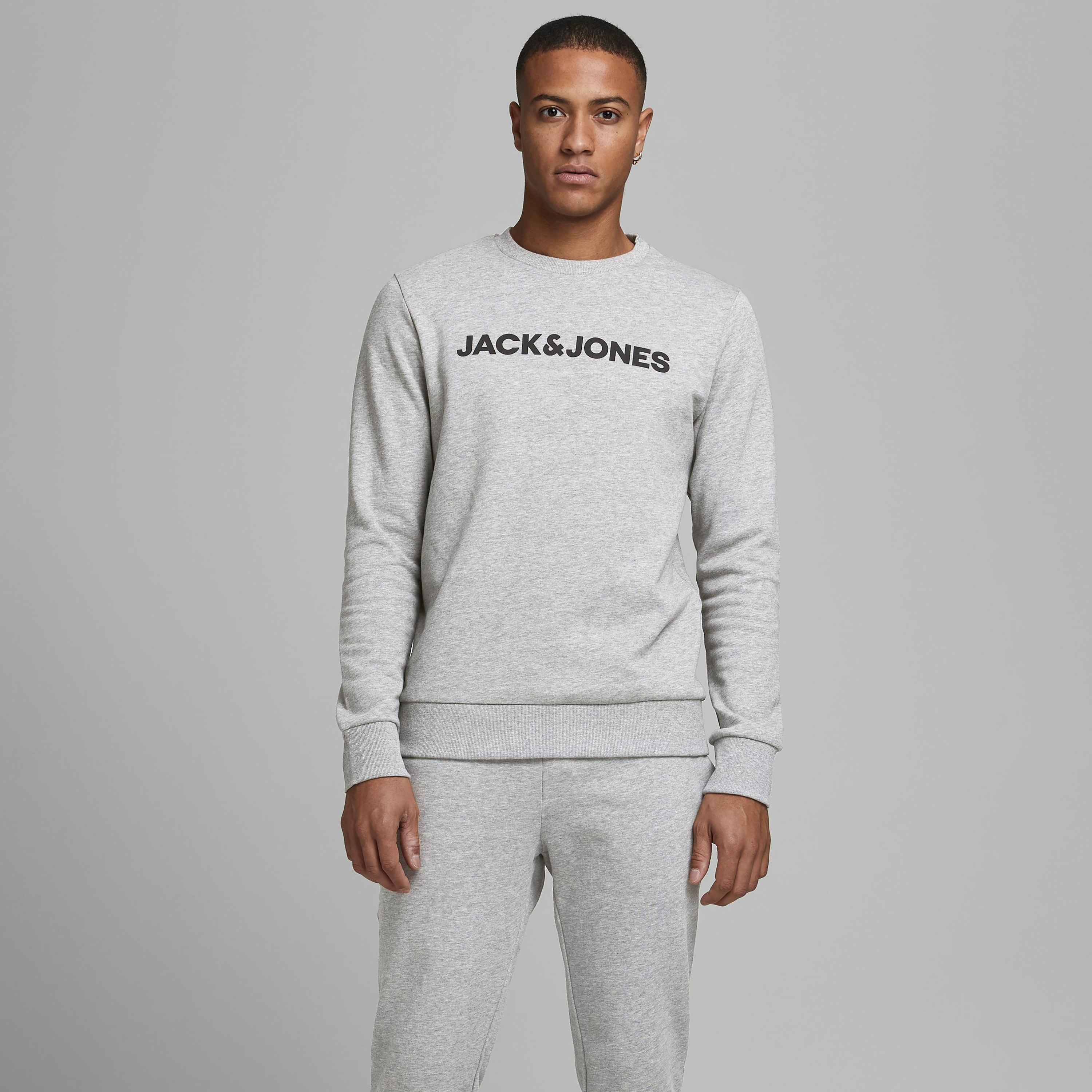 سويت شيرت من جاك آند جونز مطبوع بأكمام طويلة وياقة مستديرة-men-winterwear-hoodiesandsweatshirts-image-8
