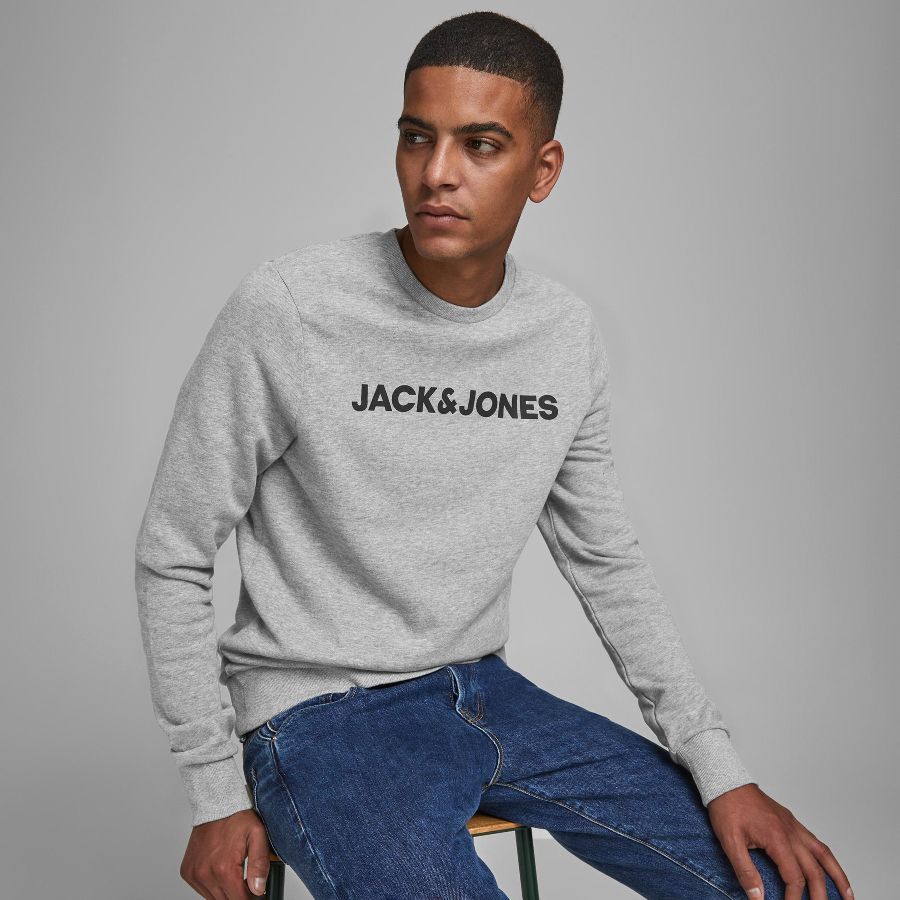 سويت شيرت من جاك آند جونز مطبوع بأكمام طويلة وياقة مستديرة-men-winterwear-hoodiesandsweatshirts-image-14