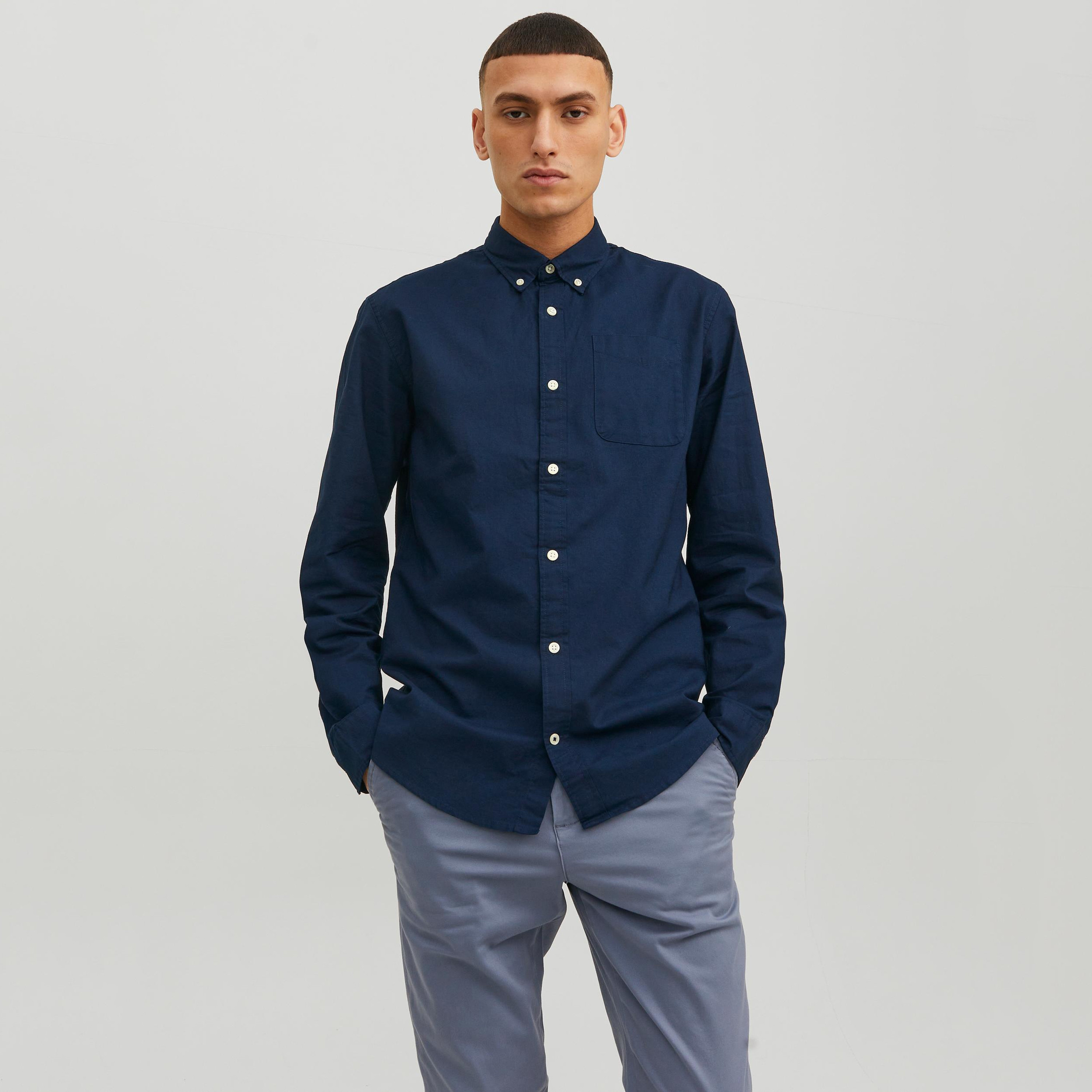 قميص بياقة سفلية مع أزرار وأكمام طويلة سادة من جاك آند جونز-men-clothing-shirts-image-5