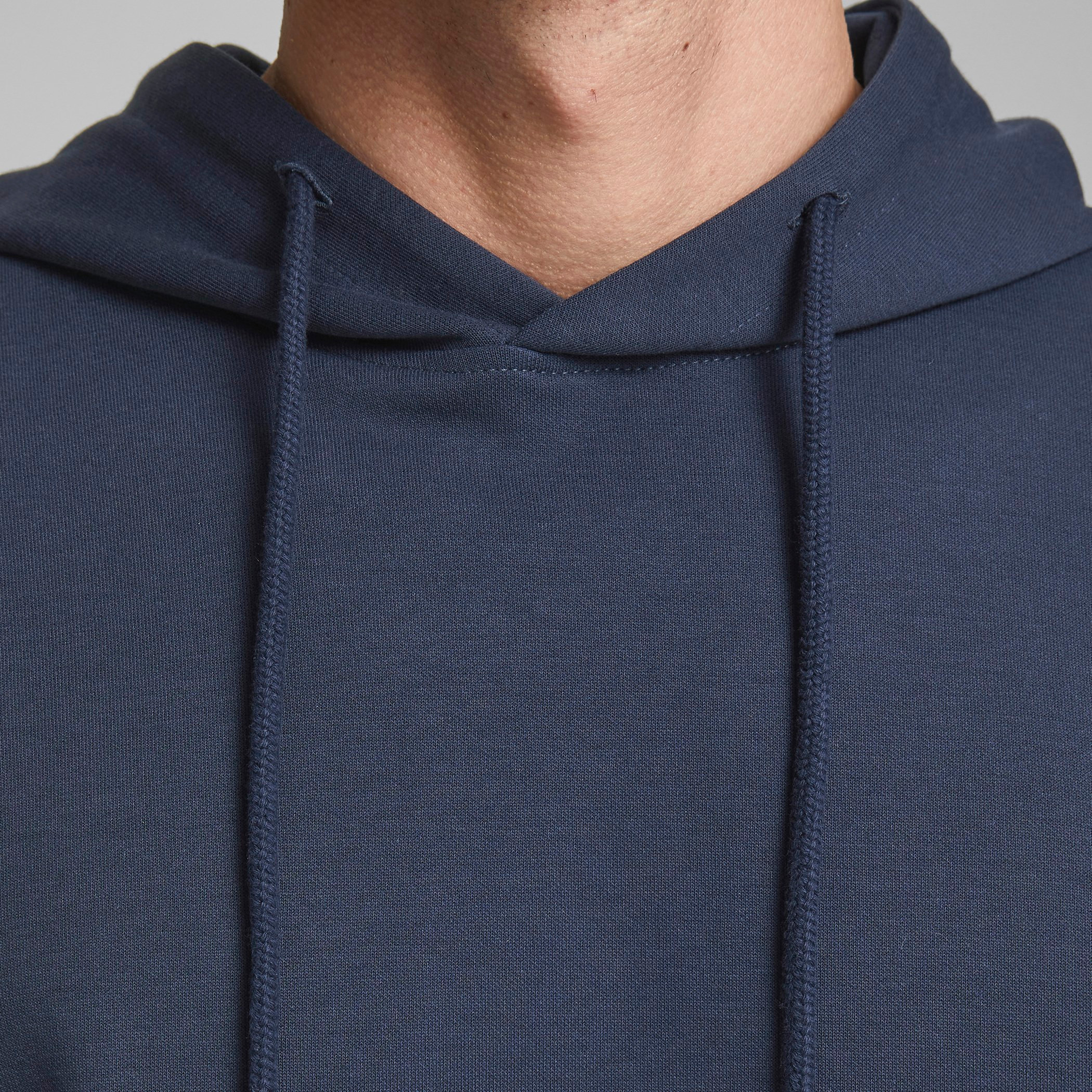هودي جاك آند جونز بجيب كانغارو سادة بلون ازرق للرجال-men-winterwear-hoodiesandsweatshirts-image-7