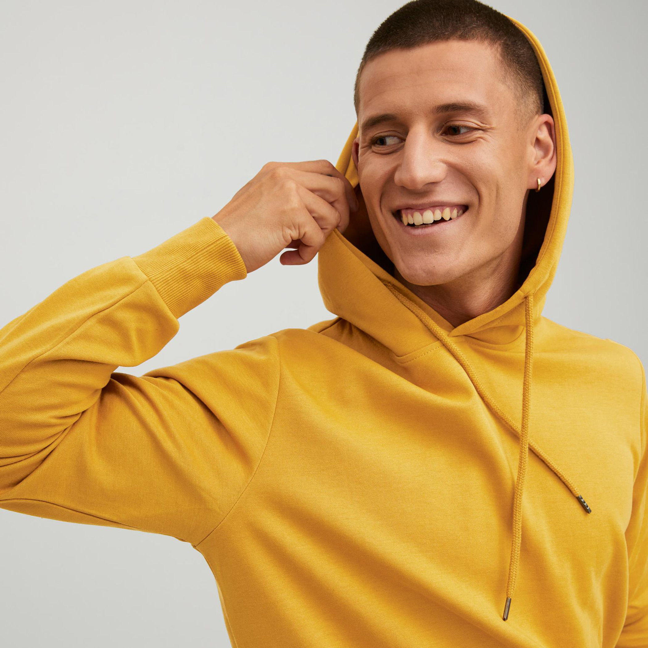 هودي جاك آند جونز بجيب كانغارو سادة بلون ازرق للرجال-men-winterwear-hoodiesandsweatshirts-image-20