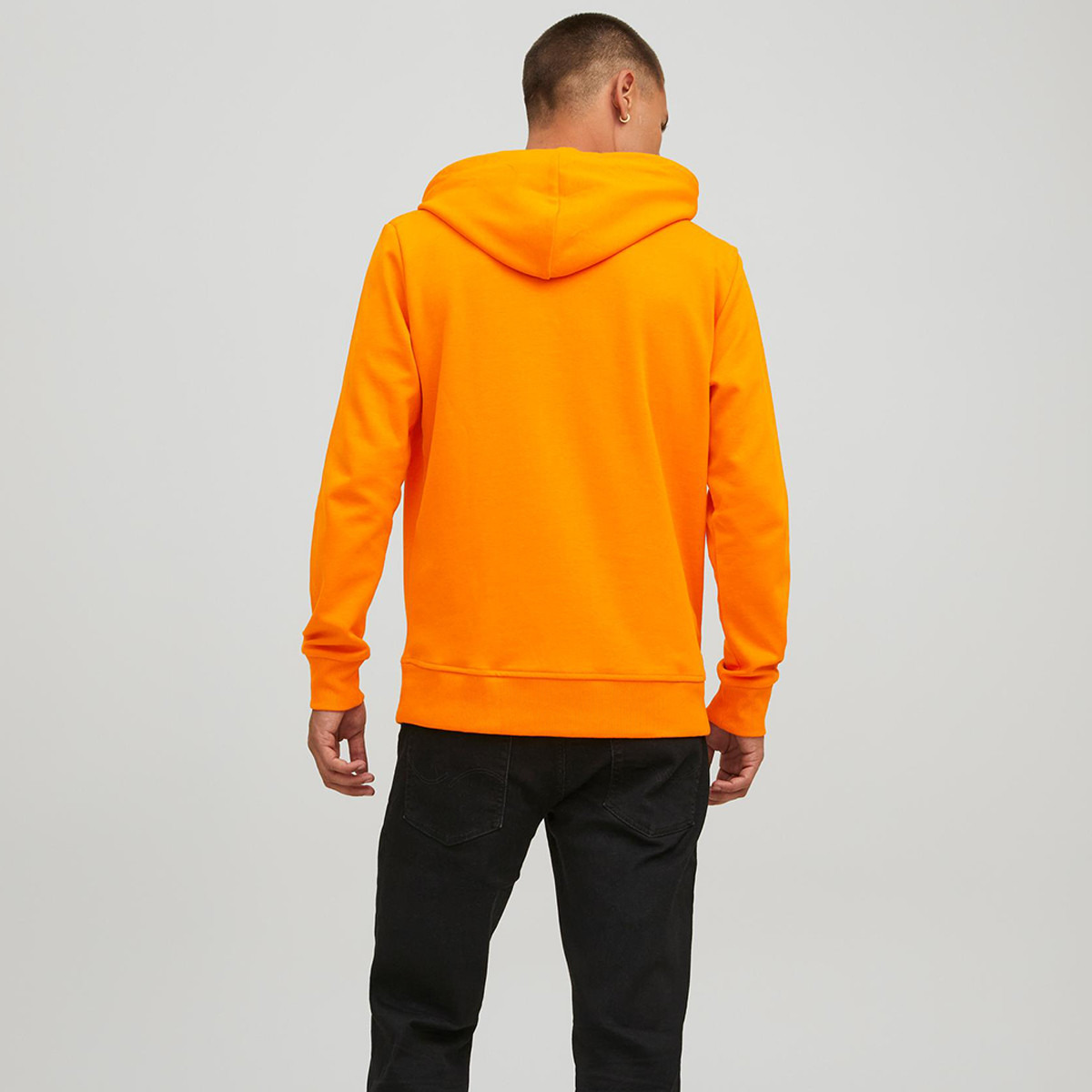 هودي جاك آند جونز بجيب كانغارو سادة بلون برتقالي للرجال-men-winterwear-hoodiesandsweatshirts-image-6