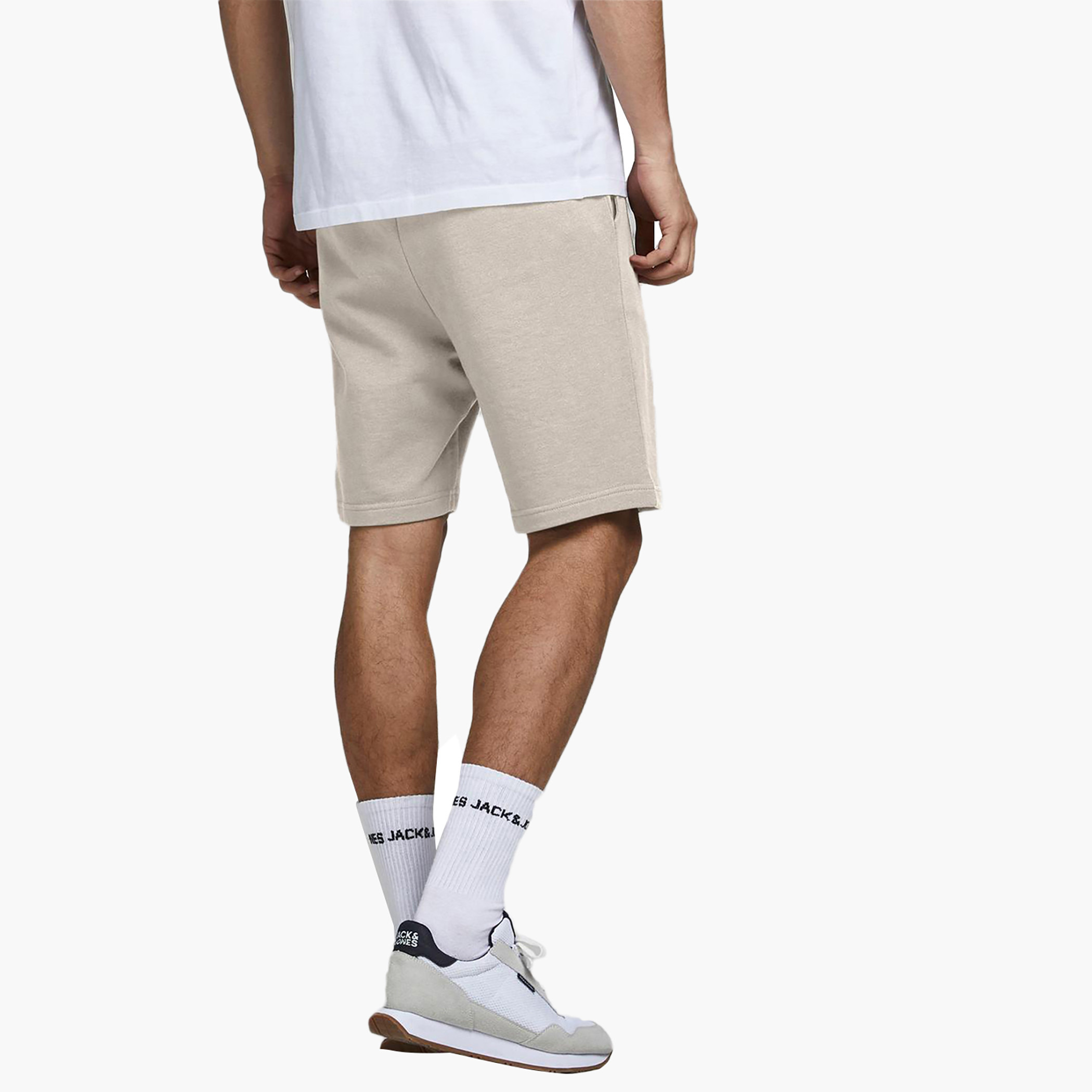 شورت جاك آند جونز رجالي كريمي برباط وجيب بشعار الماركة-men-clothing-bottoms-shorts-image-2