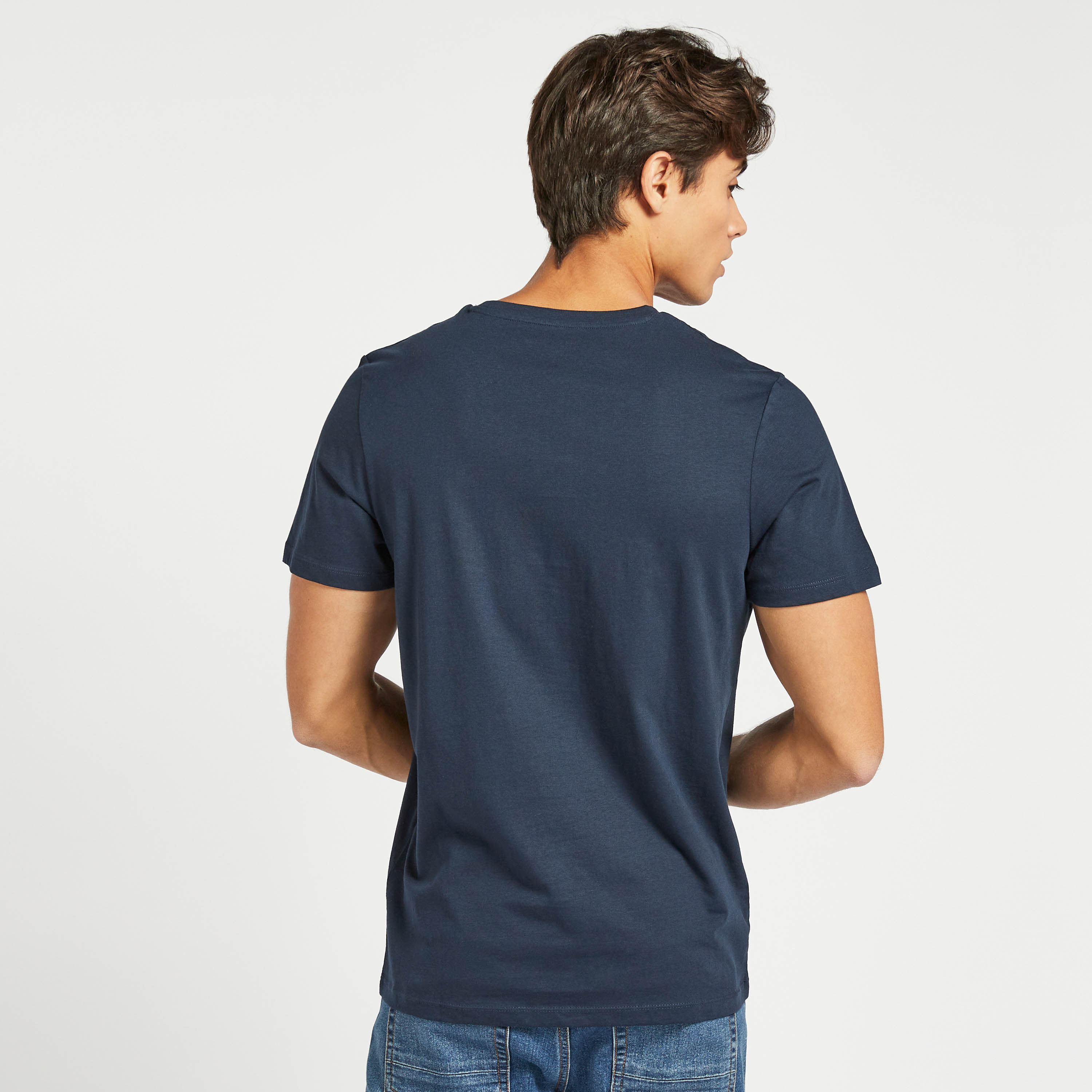 تيشيرت بأكمام قصيرة وياقة ضيّقة وطبعات من جاك & جونز-men-clothing-tshirtsandpolos-tshirts-image-4