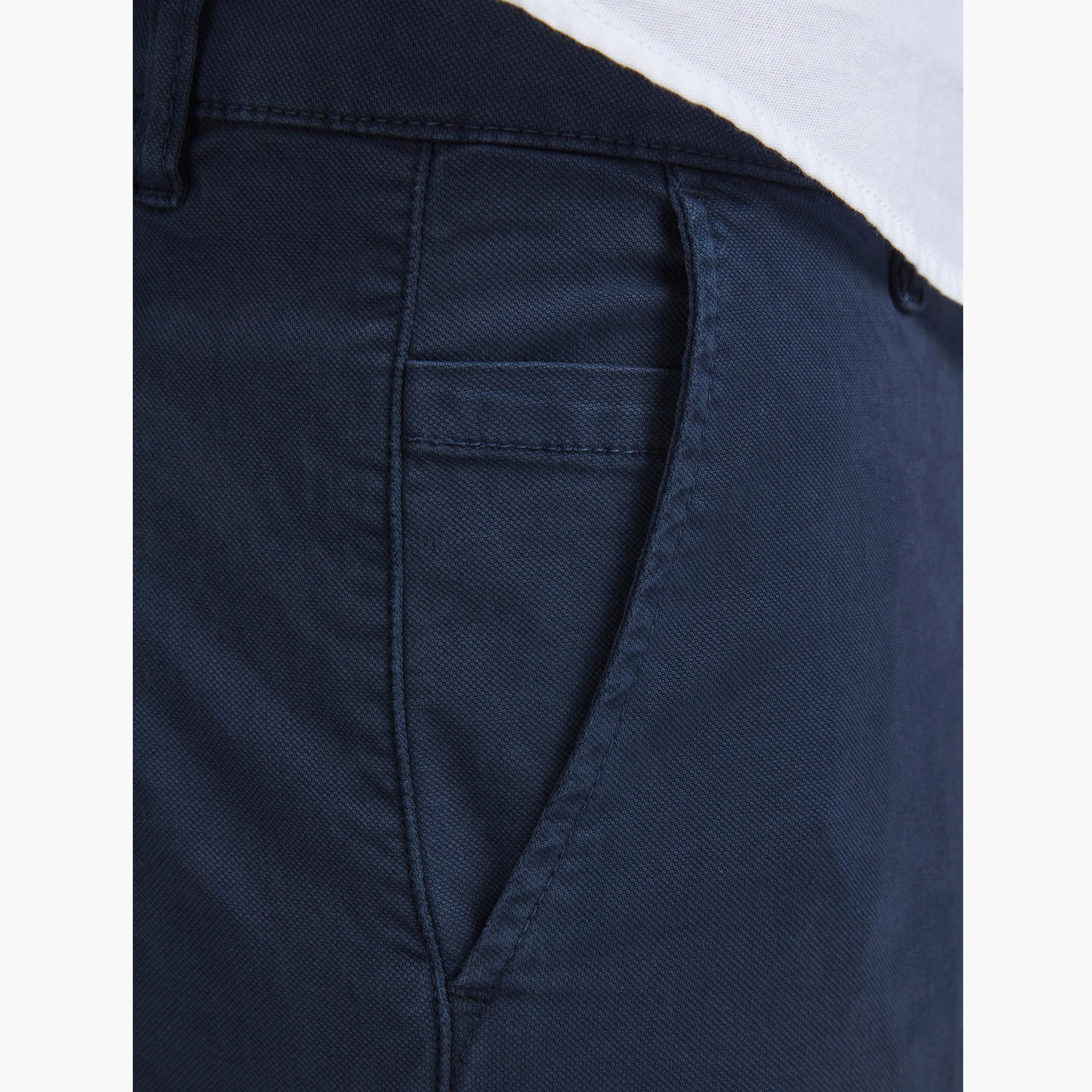 بنطلون شينو سادة طويل بخصر متوسّط الارتفاع وزر إغلاق من جاك & جونز-men-clothing-bottoms-trousersandchinos-chinos-image-6