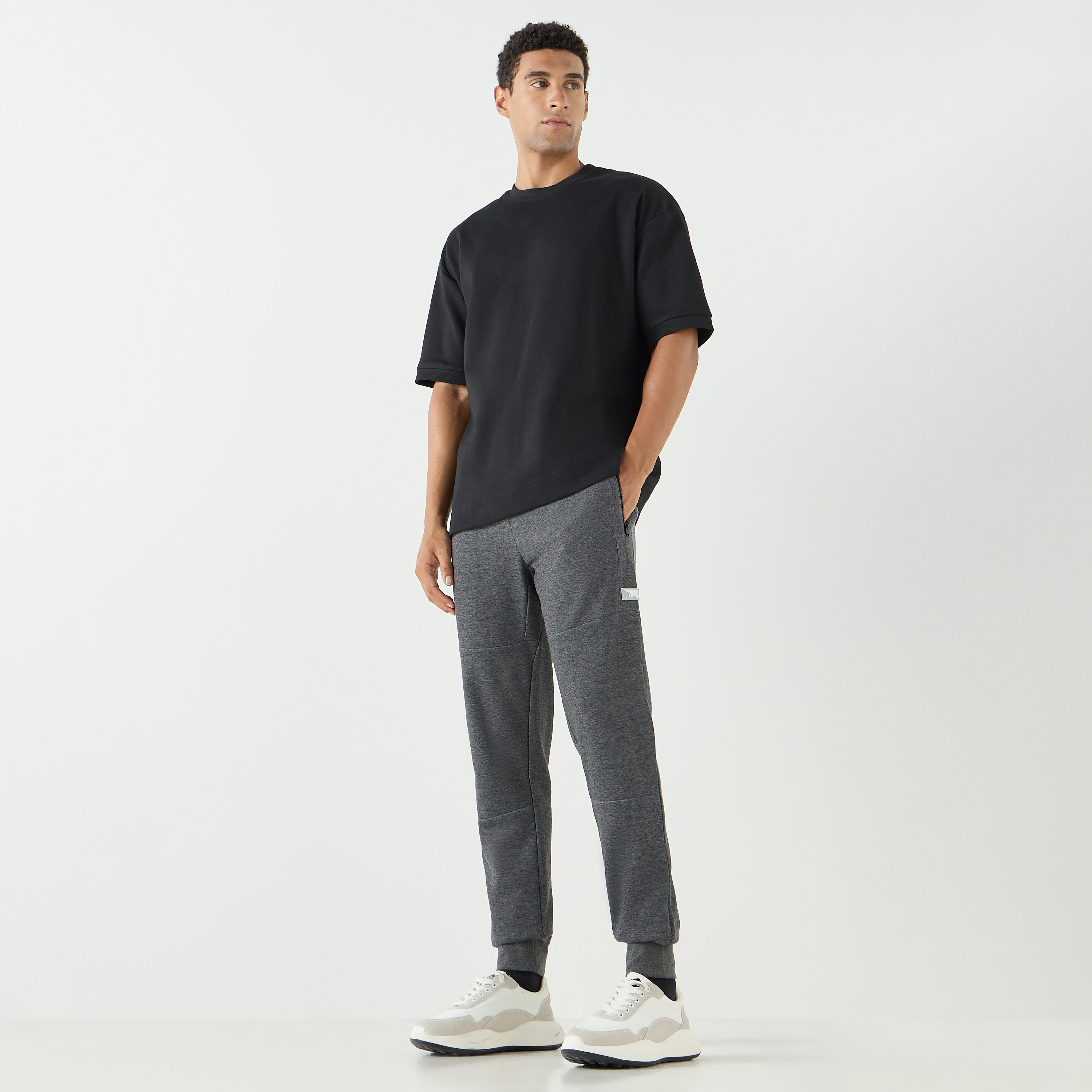بنطلون من جاك آند جونز برباط بخصر منخفض سادة-men-clothing-bottoms-joggers-image-4