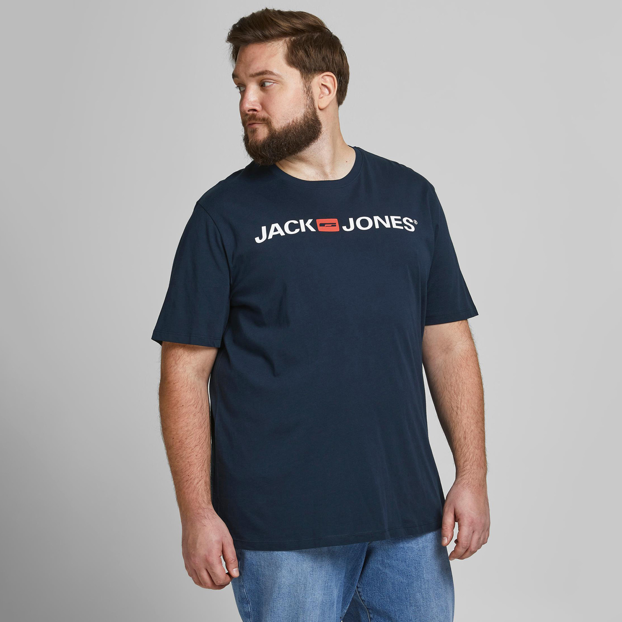 تيشيرت بياقة ضيّقة وأكمام قصيرة وطبعات من جاك & جونز-men-clothing-tshirtsandpolos-tshirts-image-1