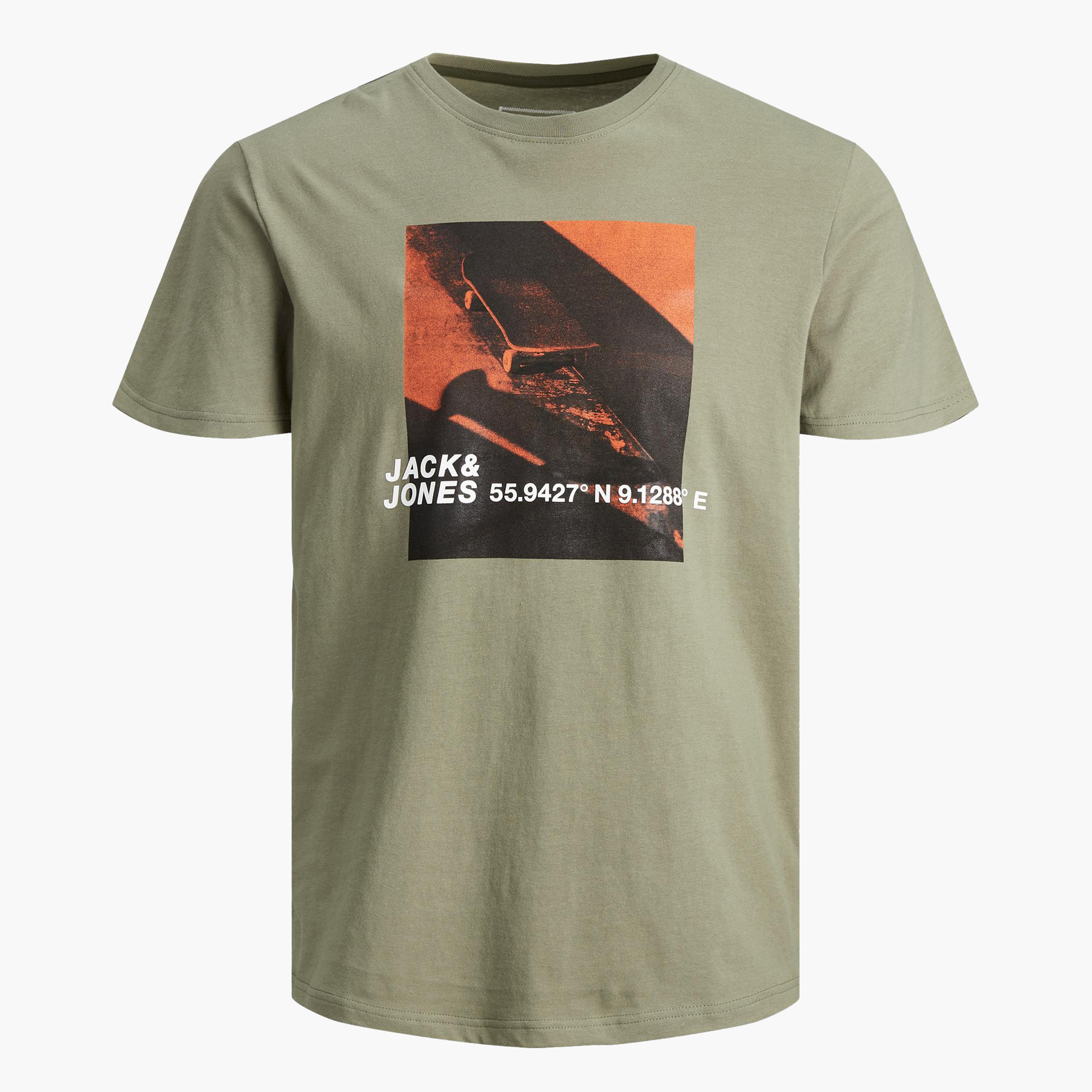 تيشيرت بياقة ضيّقة وأكمام قصيرة وطبعات جرافيك من جاك & جونز-men-clothing-tshirtsandpolos-tshirts-image-1