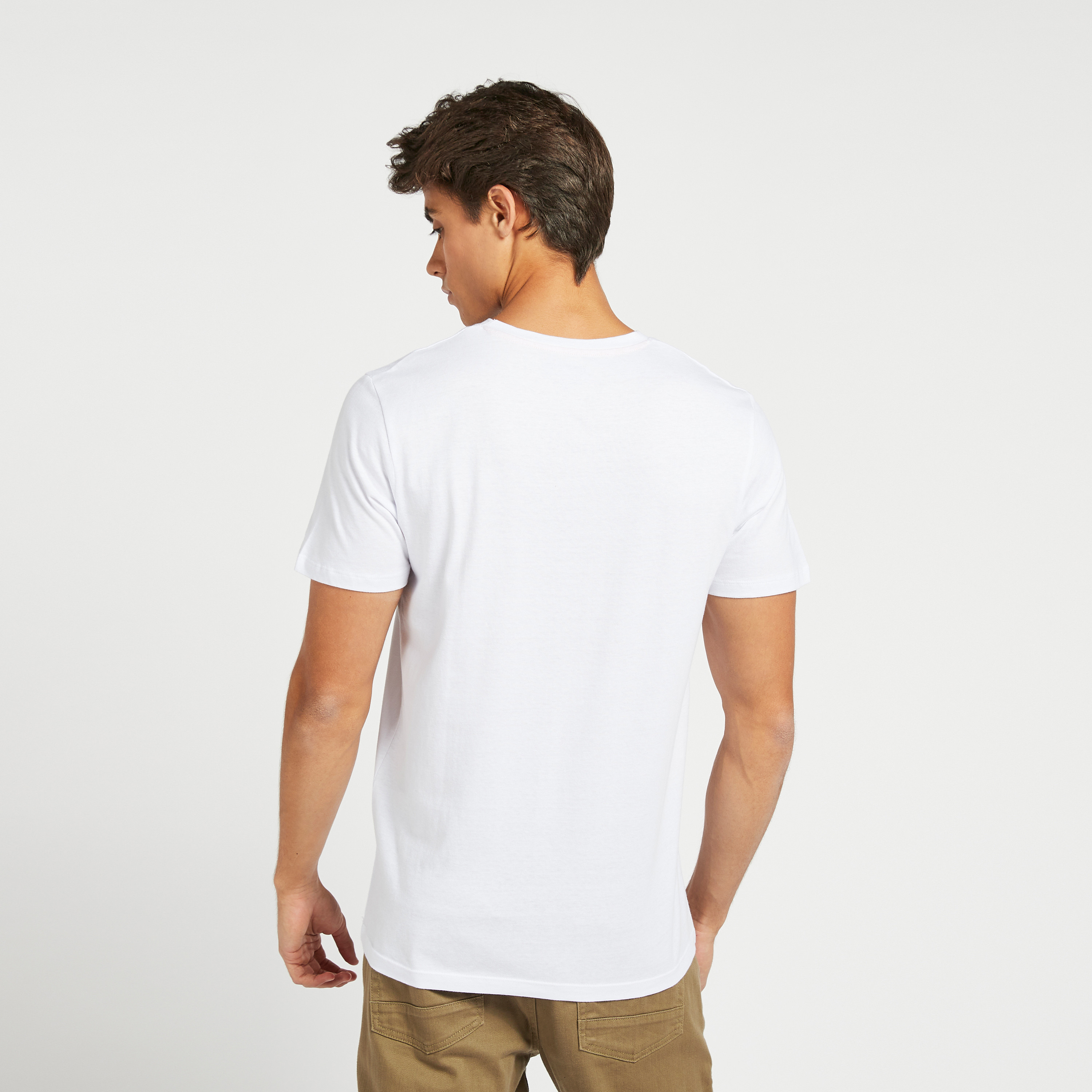 تيشيرت بأكمام قصيرة وياقة ضيّقة وطبعات من جاك & جونز-men-clothing-tshirtsandpolos-tshirts-image-4