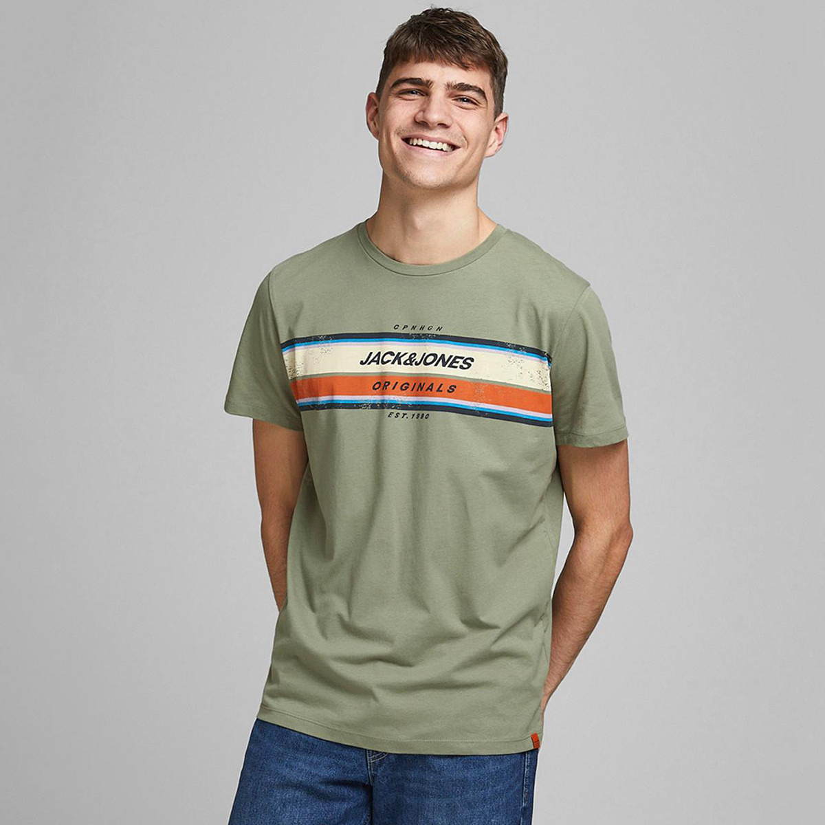 تيشيرت بياقة ضيّقة وأكمام قصيرة وطبعات من جاك&جونز-men-clothing-tshirtsandpolos-tshirts-image-1