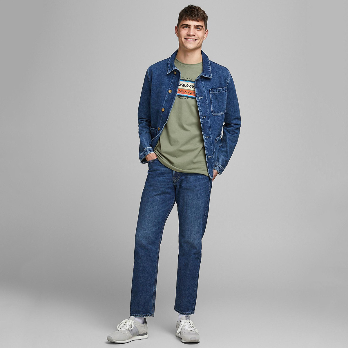 تيشيرت بياقة ضيّقة وأكمام قصيرة وطبعات من جاك&جونز-men-clothing-tshirtsandpolos-tshirts-image-3