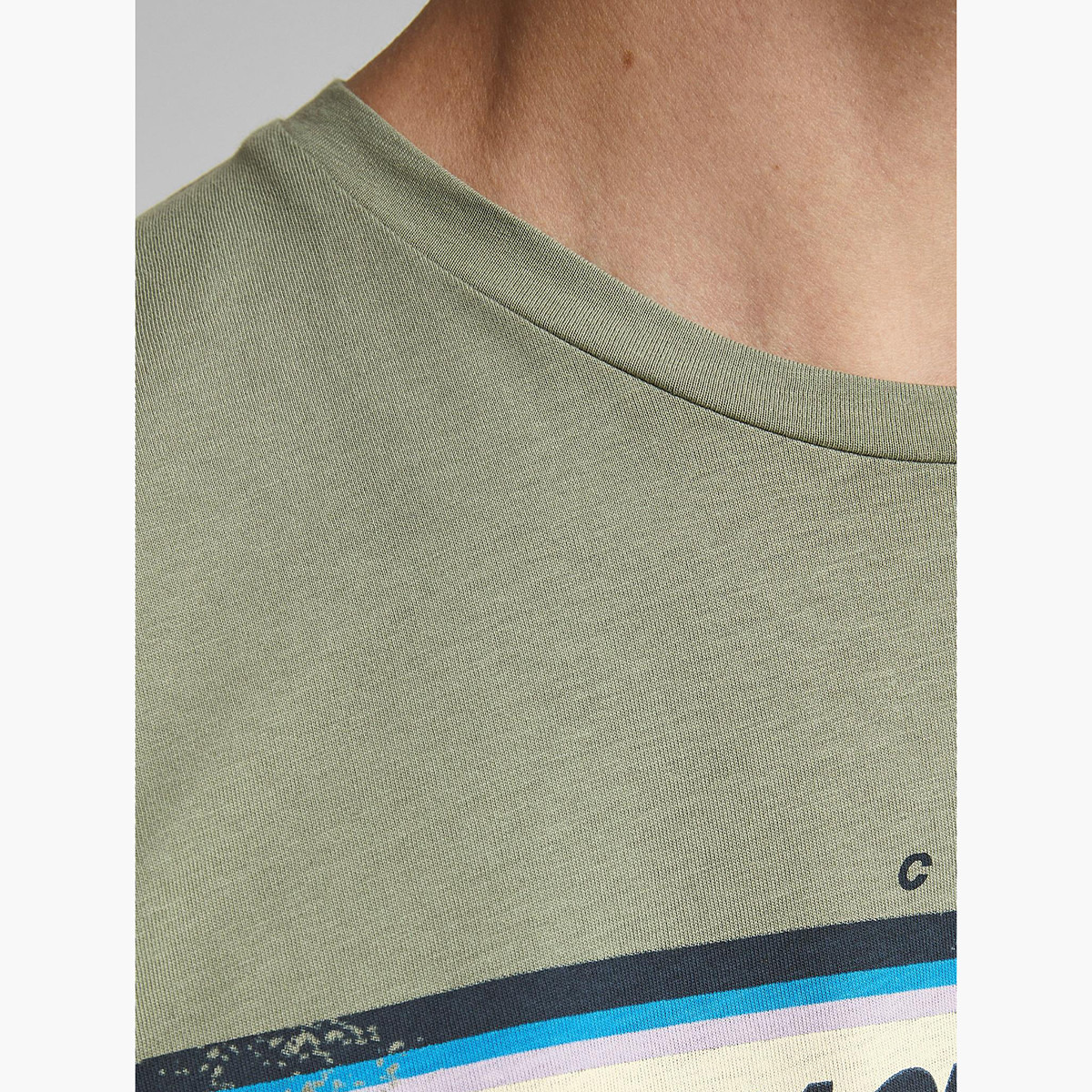تيشيرت بياقة ضيّقة وأكمام قصيرة وطبعات من جاك&جونز-men-clothing-tshirtsandpolos-tshirts-image-6