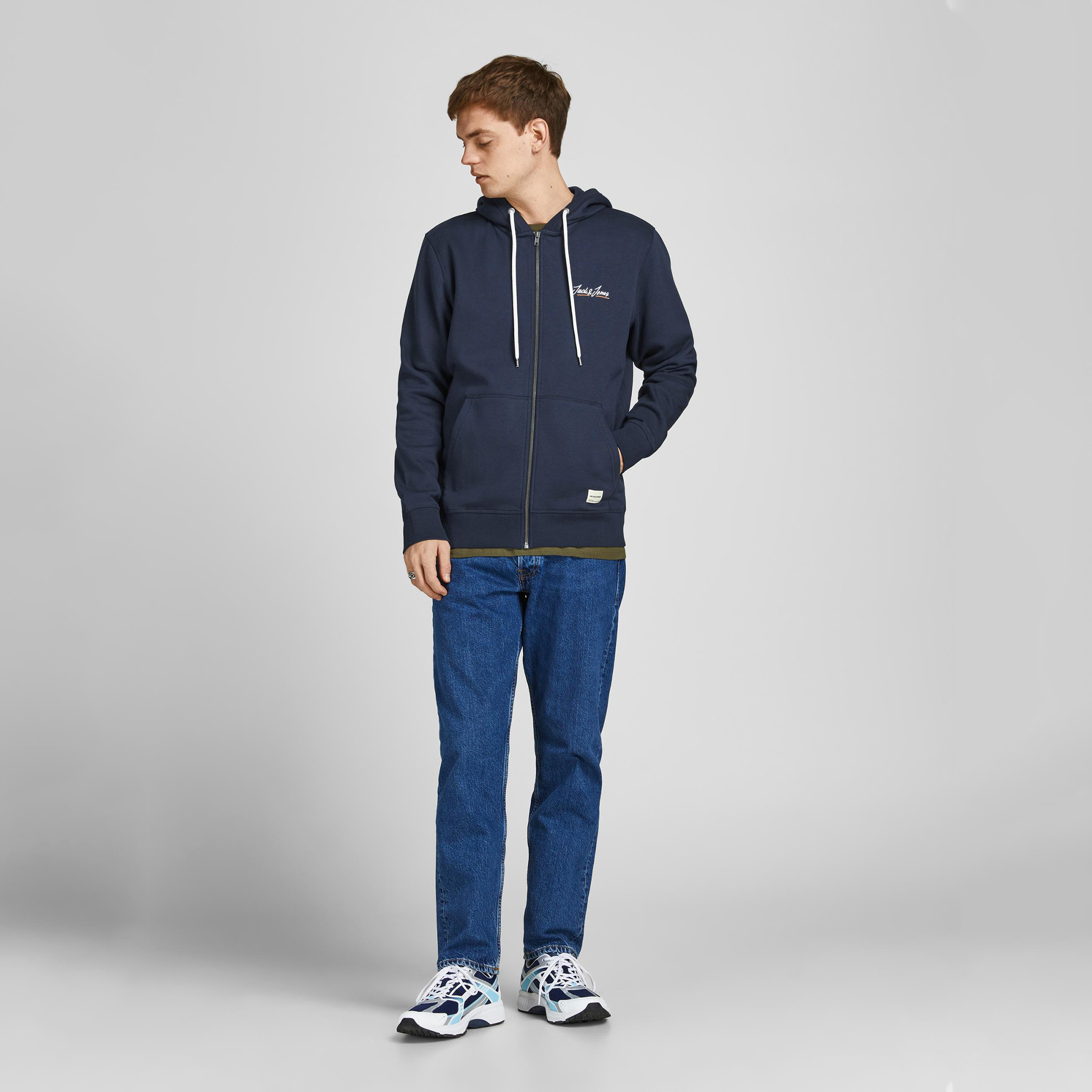 هودي جاك آند جونز للرجال بلون اسود بسحاب أمامي مع شعار وجيب كنغر منقسم-men-winterwear-hoodiesandsweatshirts-image-5