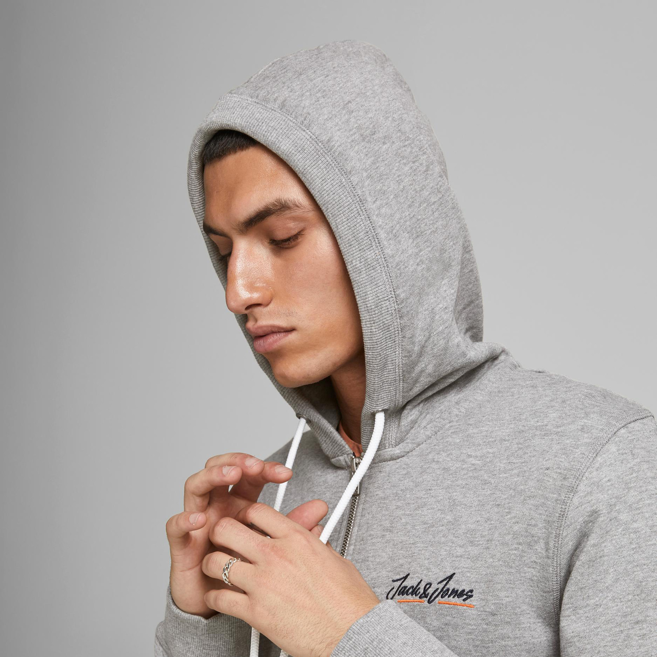 هودي جاك آند جونز للرجال بلون اسود بسحاب أمامي مع شعار وجيب كنغر منقسم-men-winterwear-hoodiesandsweatshirts-image-15