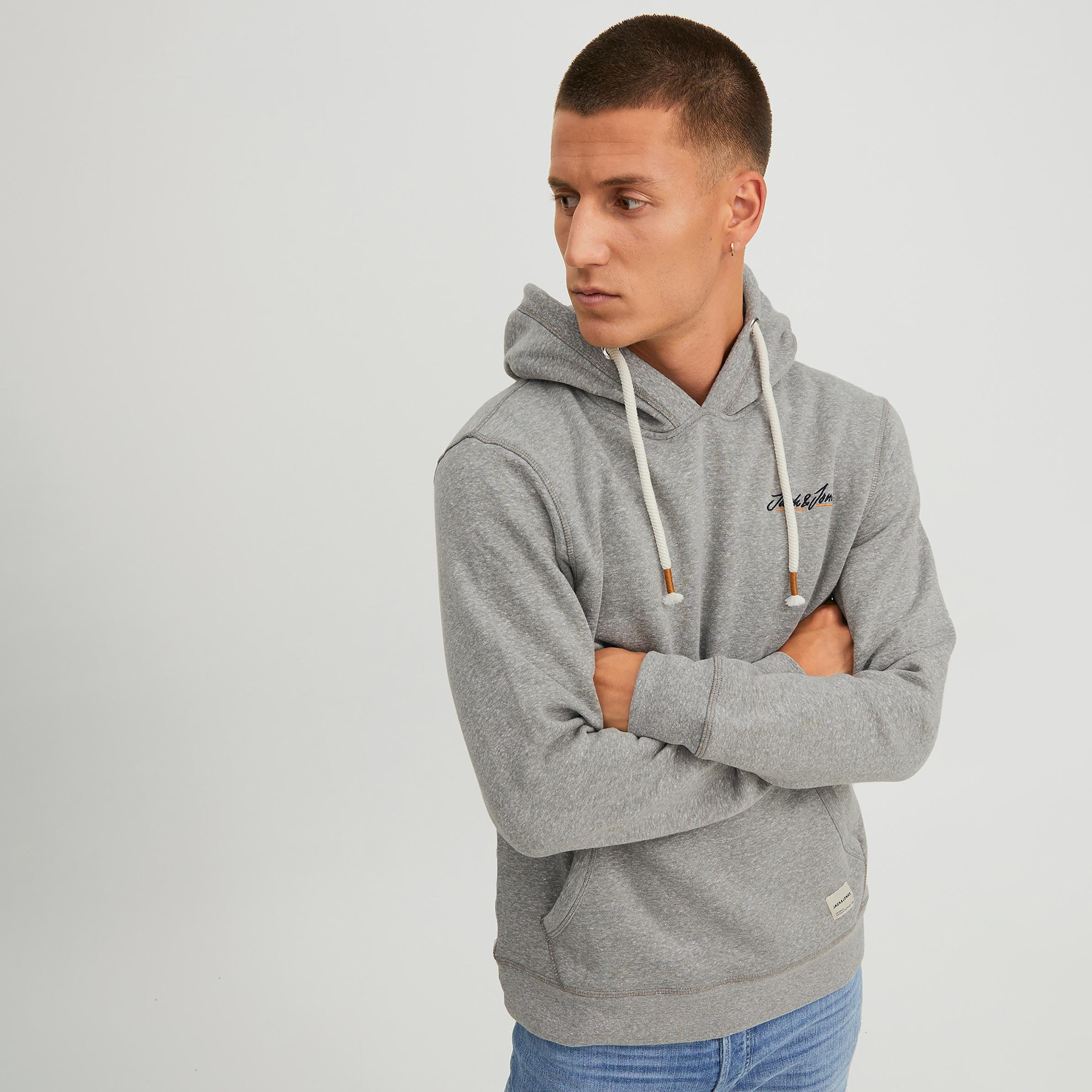 هودي جاك آند جونز بجيب كانغارو سادة بلون ازرق كحلي للرجال-men-winterwear-hoodiesandsweatshirts-image-12