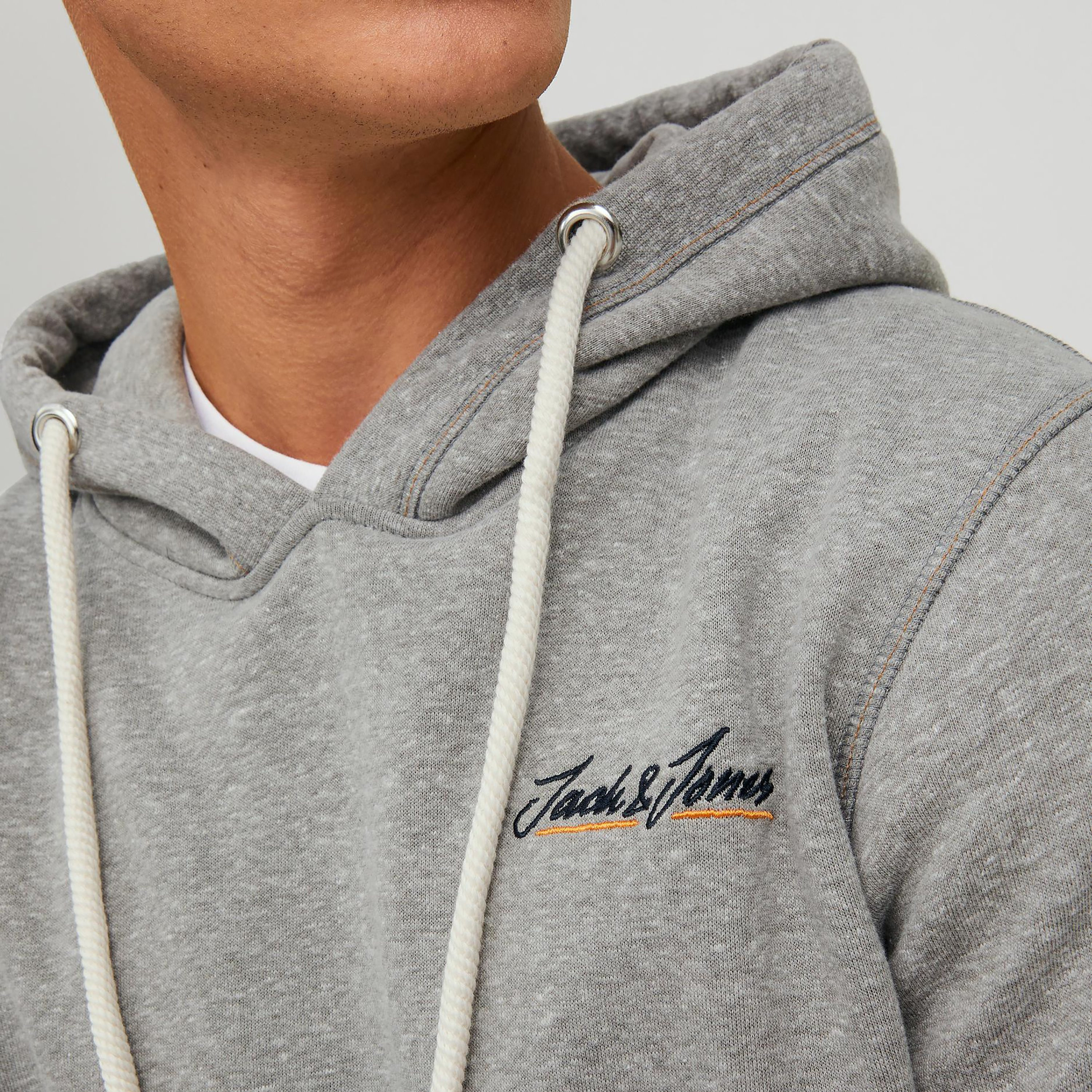 هودي جاك آند جونز بجيب كانغارو سادة بلون ازرق كحلي للرجال-men-winterwear-hoodiesandsweatshirts-image-13