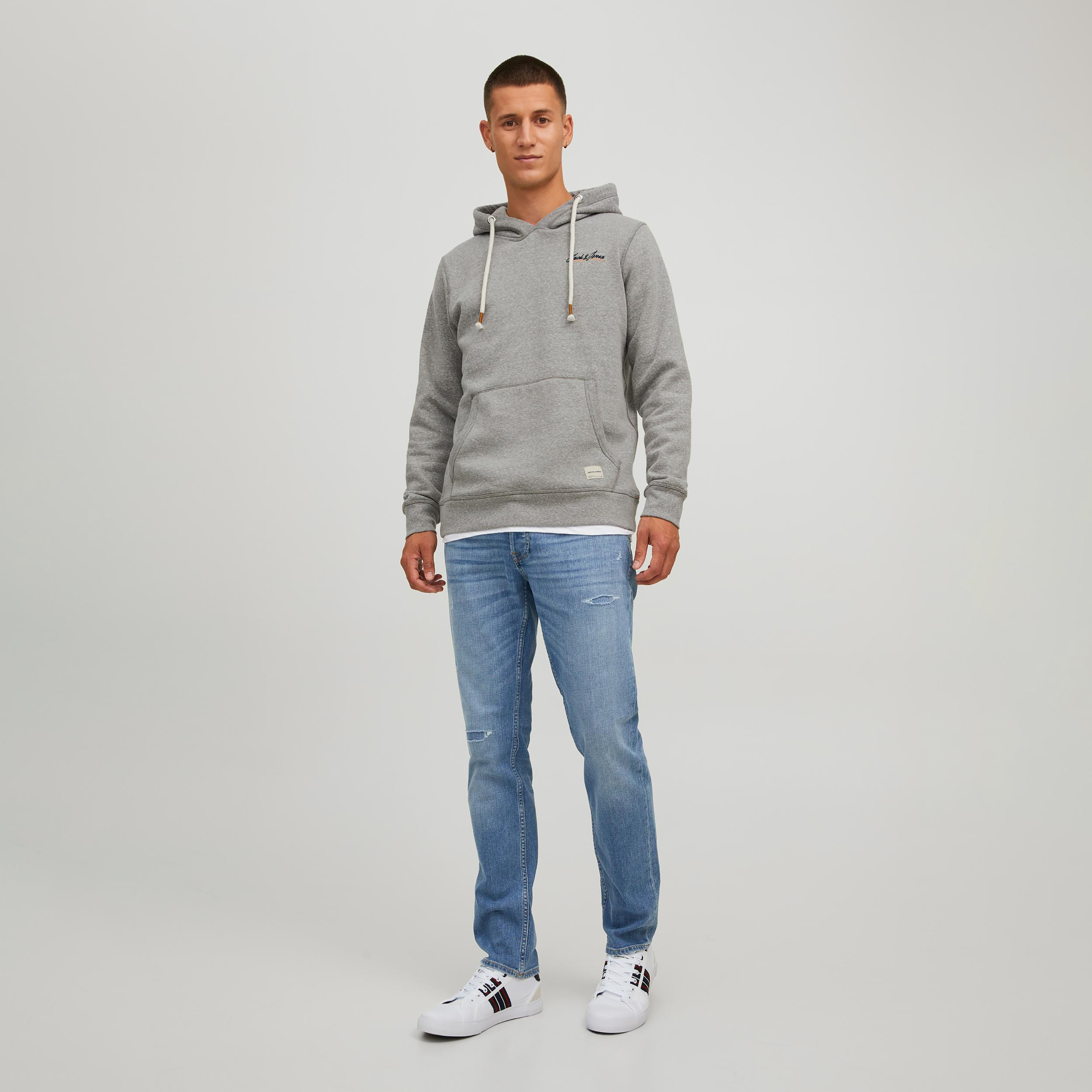 هودي جاك آند جونز بجيب كانغارو سادة بلون ازرق كحلي للرجال-men-winterwear-hoodiesandsweatshirts-image-15