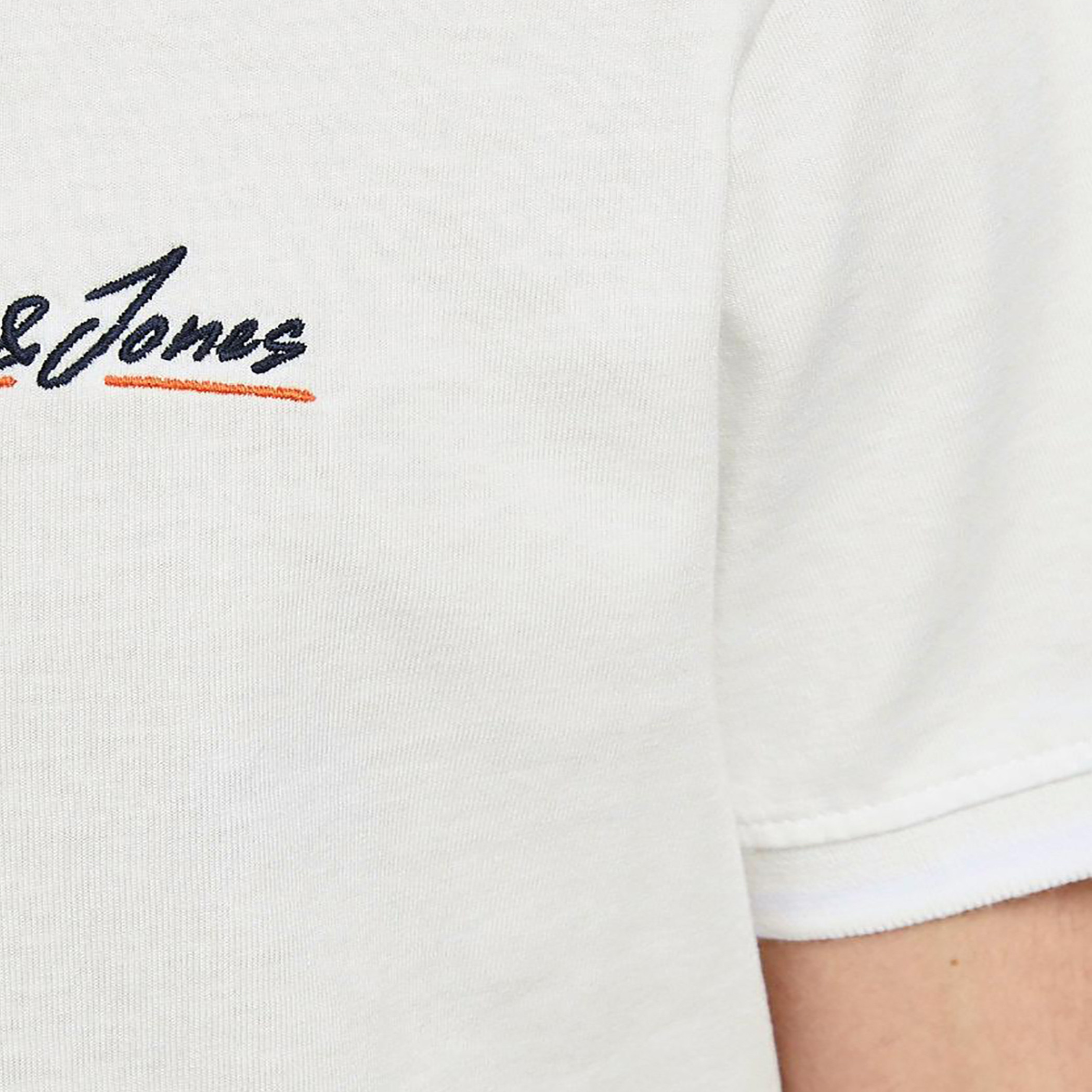بولو تي شيرت رجالي من جاك آند جونز بأكمام قصيرة و شعار مع لون ابیض-men-clothing-tshirtsandpolos-polos-image-7