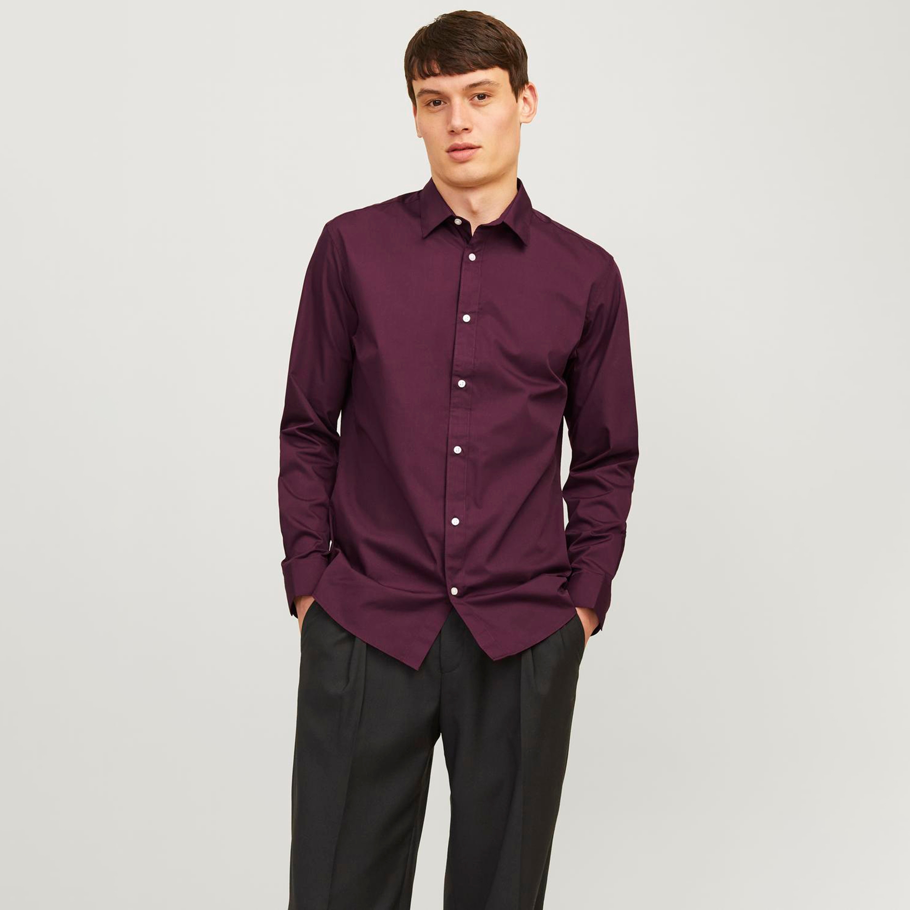 قميص رجالي من جاك آند جونز بقصة ضيقة وياقة منتشرة وأكمام طويلة-men-clothing-shirts-image-6