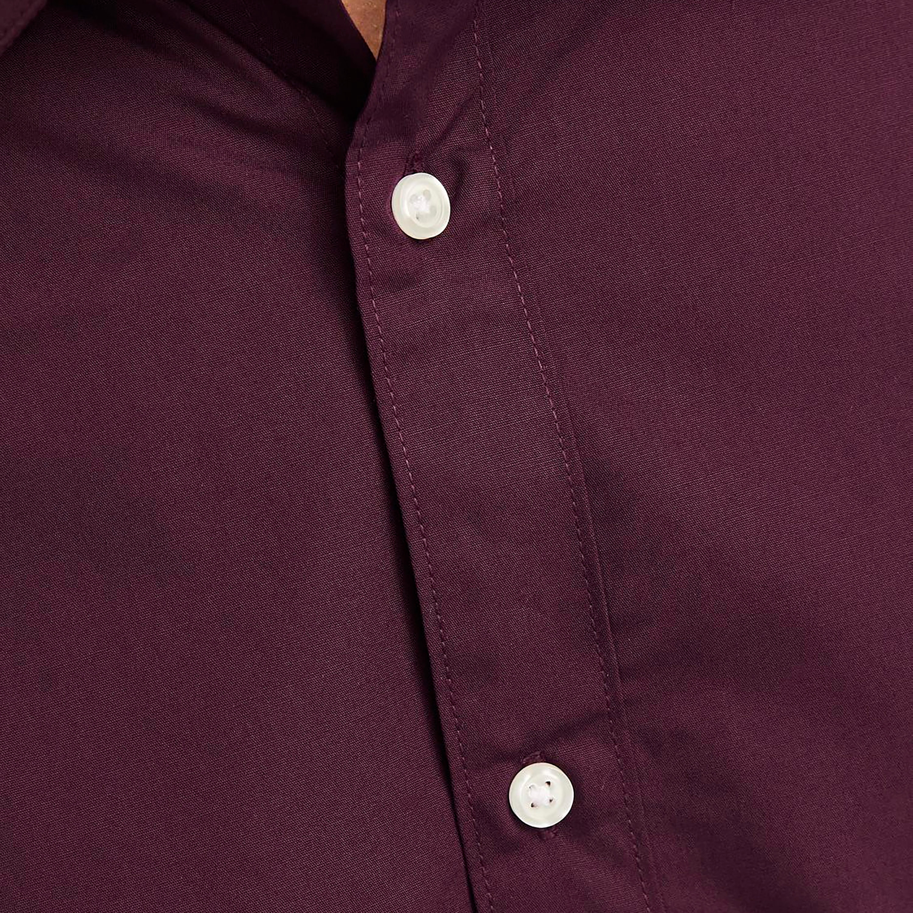 قميص رجالي من جاك آند جونز بقصة ضيقة وياقة منتشرة وأكمام طويلة-men-clothing-shirts-image-9