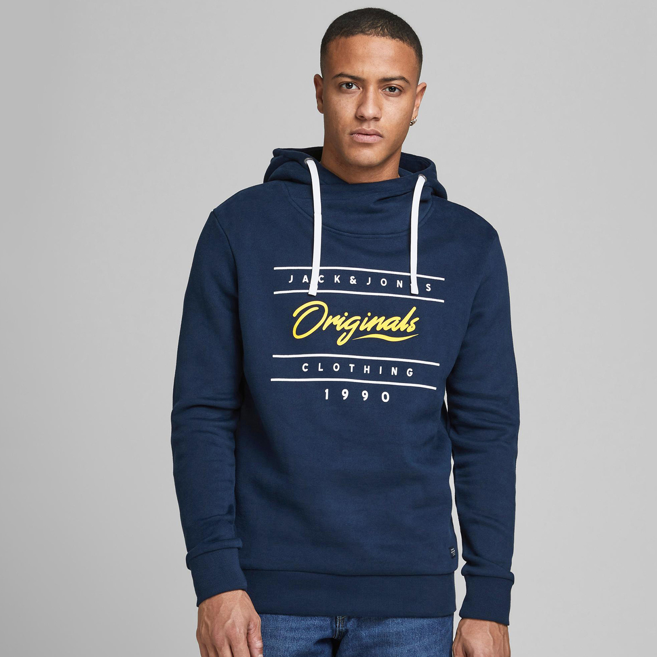 هودي خفيف بأكمام طويلة وطبعات من جاك & جونز-men-winterwear-hoodiesandsweatshirts-image-1