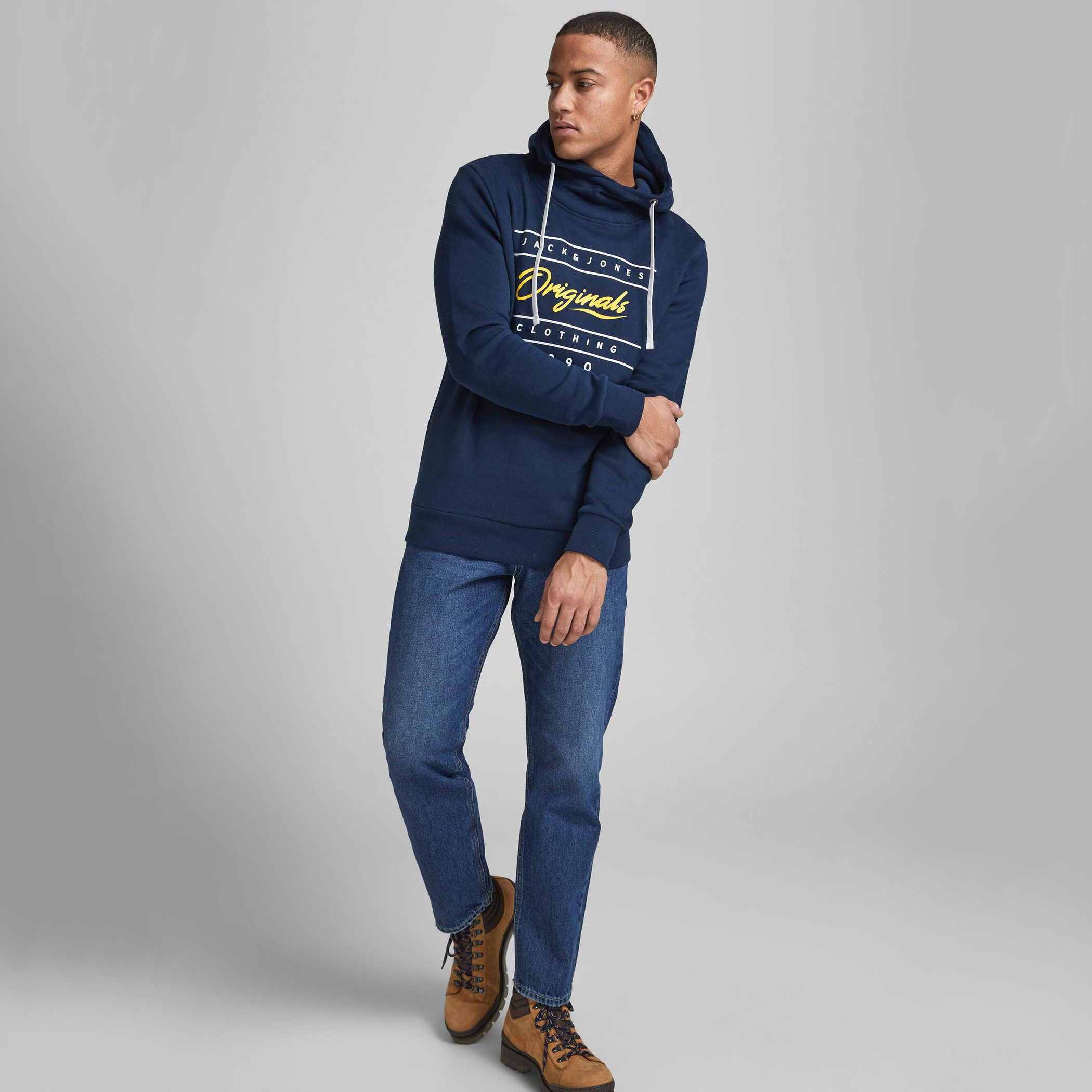هودي خفيف بأكمام طويلة وطبعات من جاك & جونز-men-winterwear-hoodiesandsweatshirts-image-6
