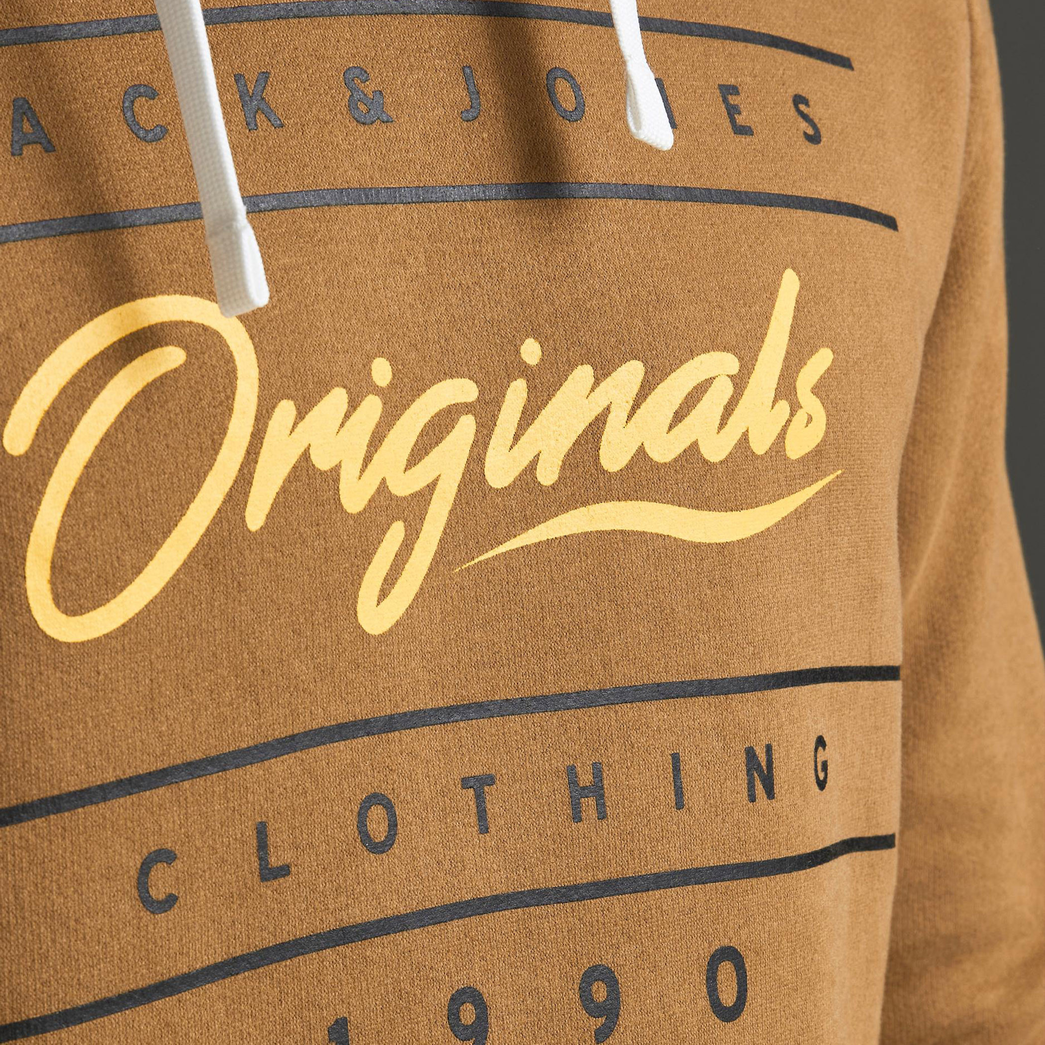 هودي خفيف بأكمام طويلة وطبعات من جاك & جونز-men-winterwear-hoodiesandsweatshirts-image-9