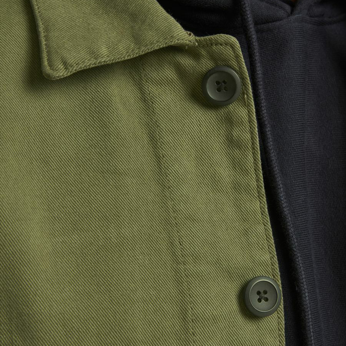جاكيت دنيم سادة بجيوب وزر إغلاق من جاك أند جونز-men-clothing-jacketsandblazers-jackets-image-4