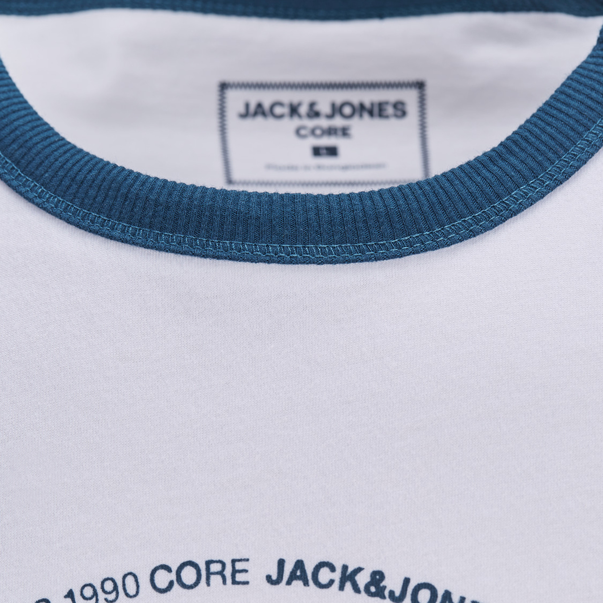 تيشيرت بياقة ضيقة وأكمام قصيرة وطبعات من جاك & جونز-men-clothing-tshirtsandpolos-tshirts-image-3
