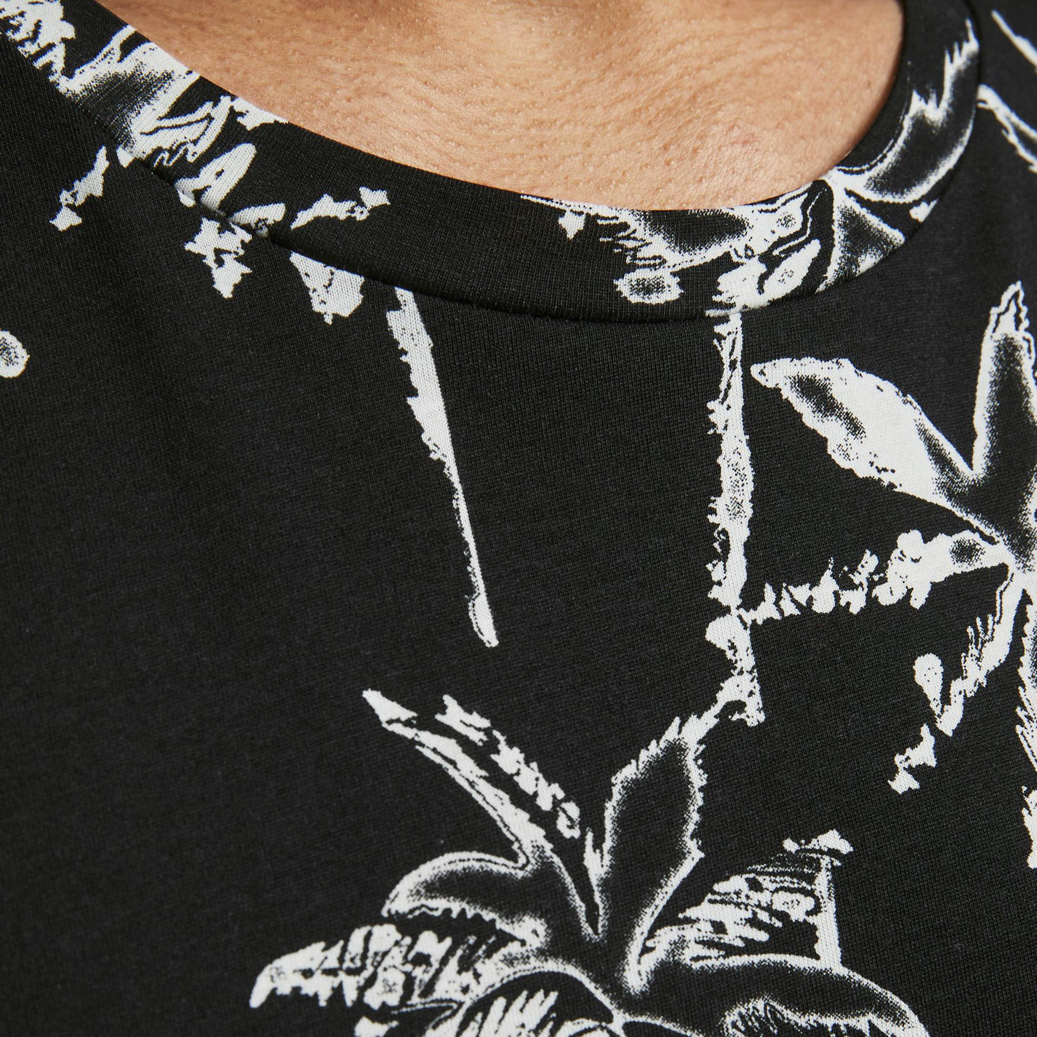 Jack & Jones Men Cotton Graphic Black T-Shirt-men-clothing-tshirtsandpolos-tshirts-image-4