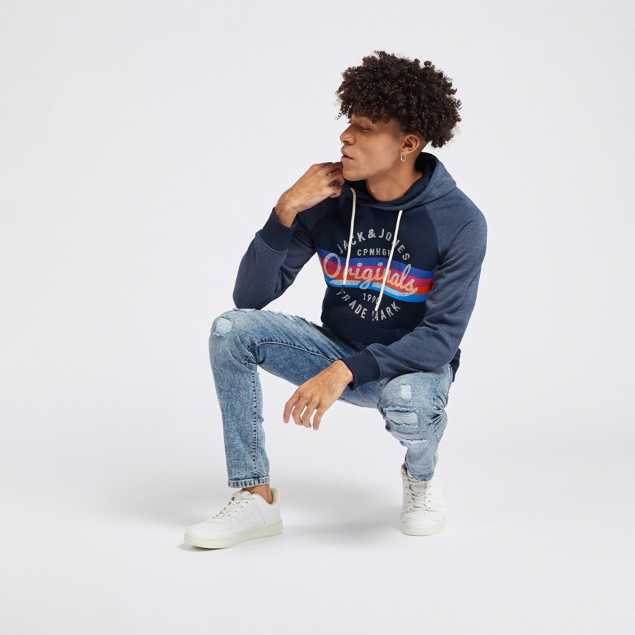 هودي خفيف بطبعات وأكمام طويلة وجيوب من جاك أند جونز-men-winterwear-hoodiesandsweatshirts-image-6
