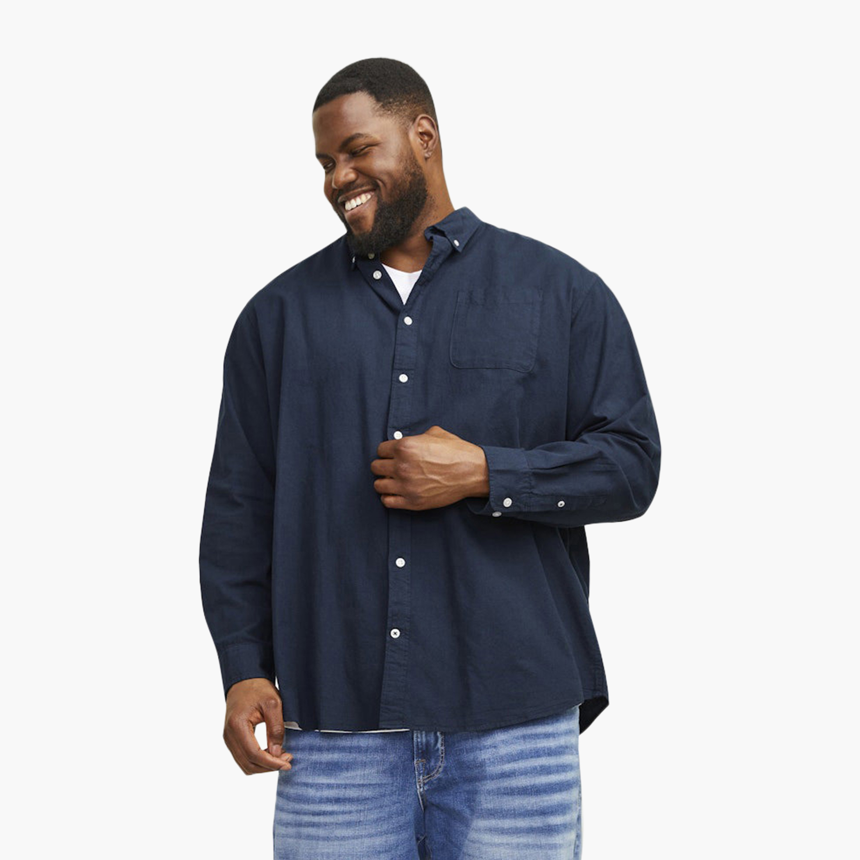 قميص رجالي بلس سادة بقصة عادية وأكمام طويلة وياقة من جاك آند جونز-men-clothing-shirts-image-8
