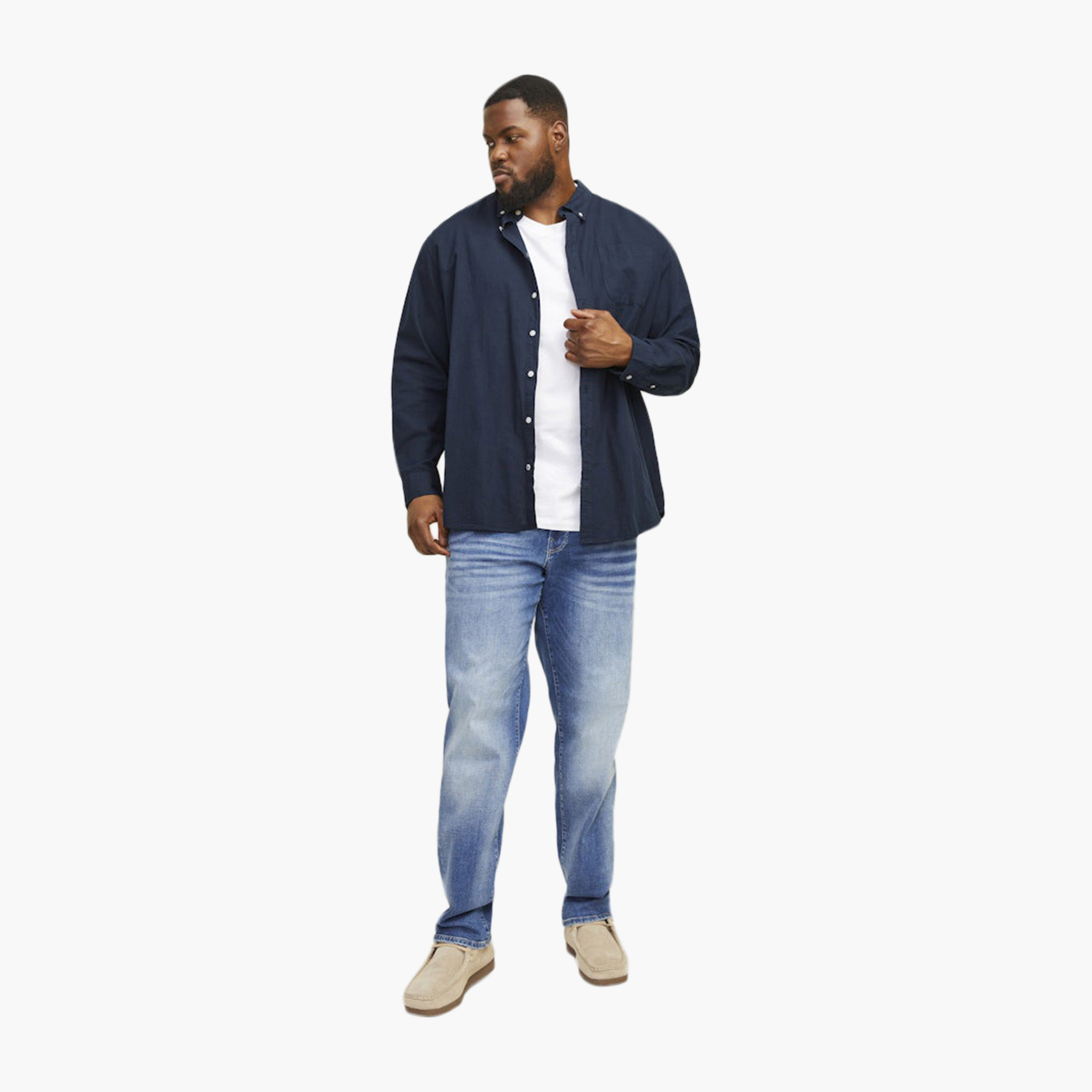 قميص رجالي بلس سادة بقصة عادية وأكمام طويلة وياقة من جاك آند جونز-men-clothing-shirts-image-9