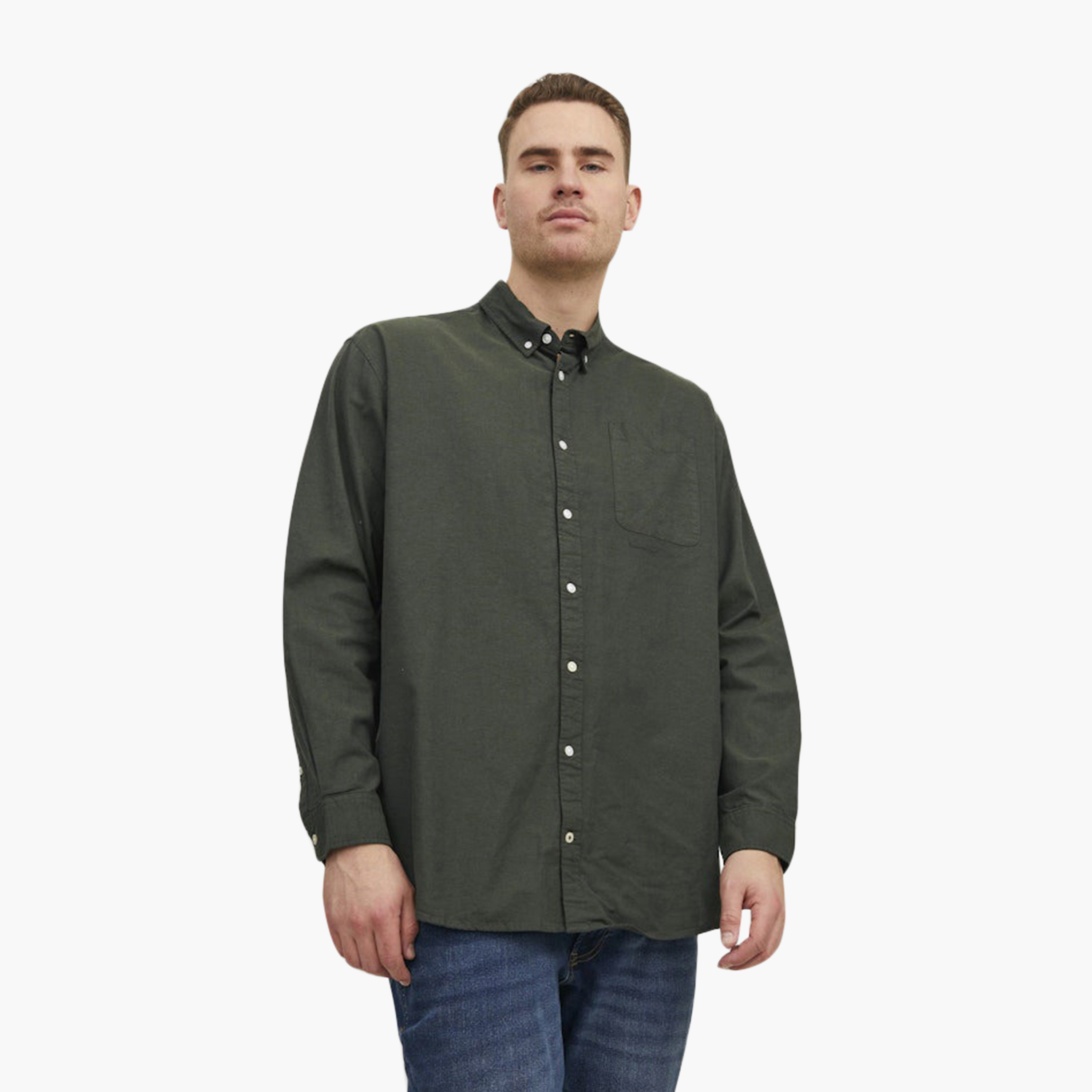قميص رجالي بلس سادة بقصة عادية وأكمام طويلة وياقة من جاك آند جونز-men-clothing-shirts-image-1
