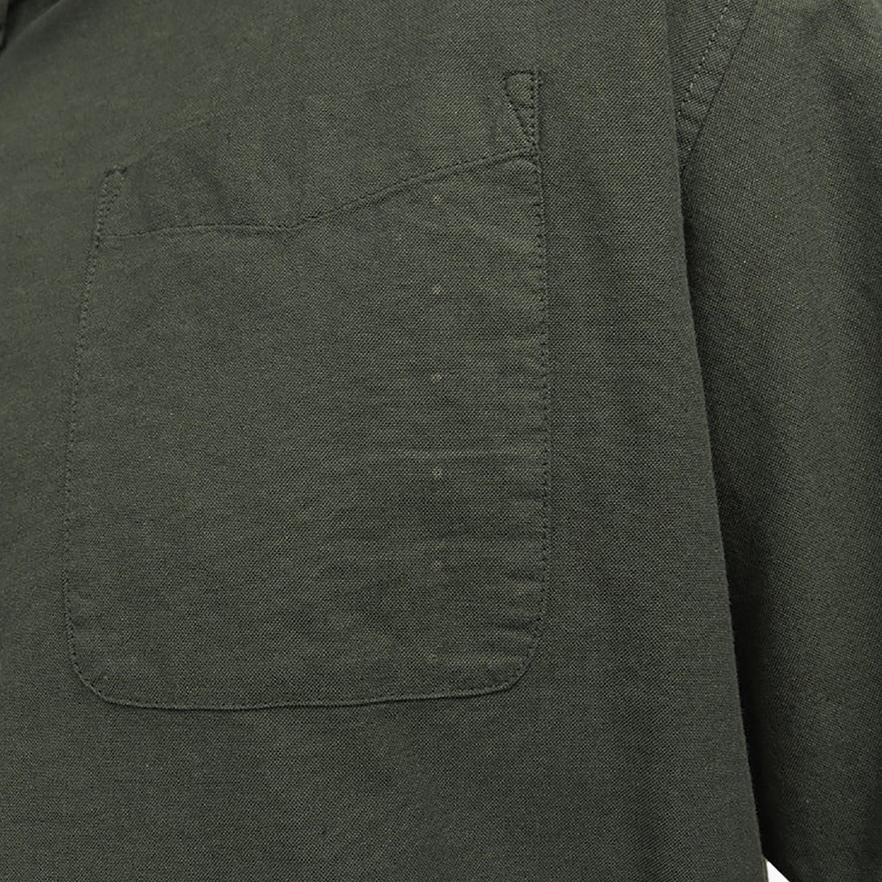 قميص رجالي بلس سادة بقصة عادية وأكمام طويلة وياقة من جاك آند جونز-men-clothing-shirts-image-5
