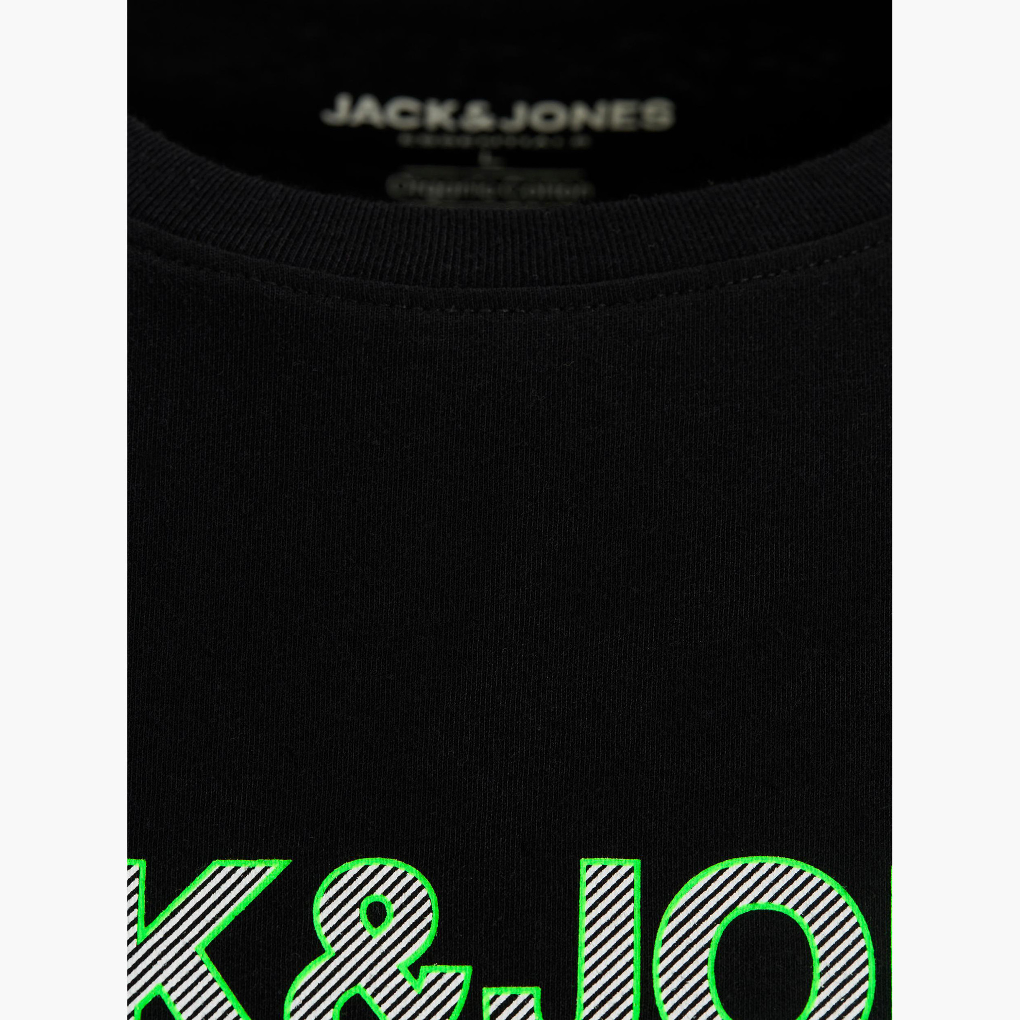تيشيرت بقوالب ملونة وياقة ضيّقة وأكمام قصيرة من جاك & جونز-men-clothing-tshirtsandpolos-tshirts-image-3