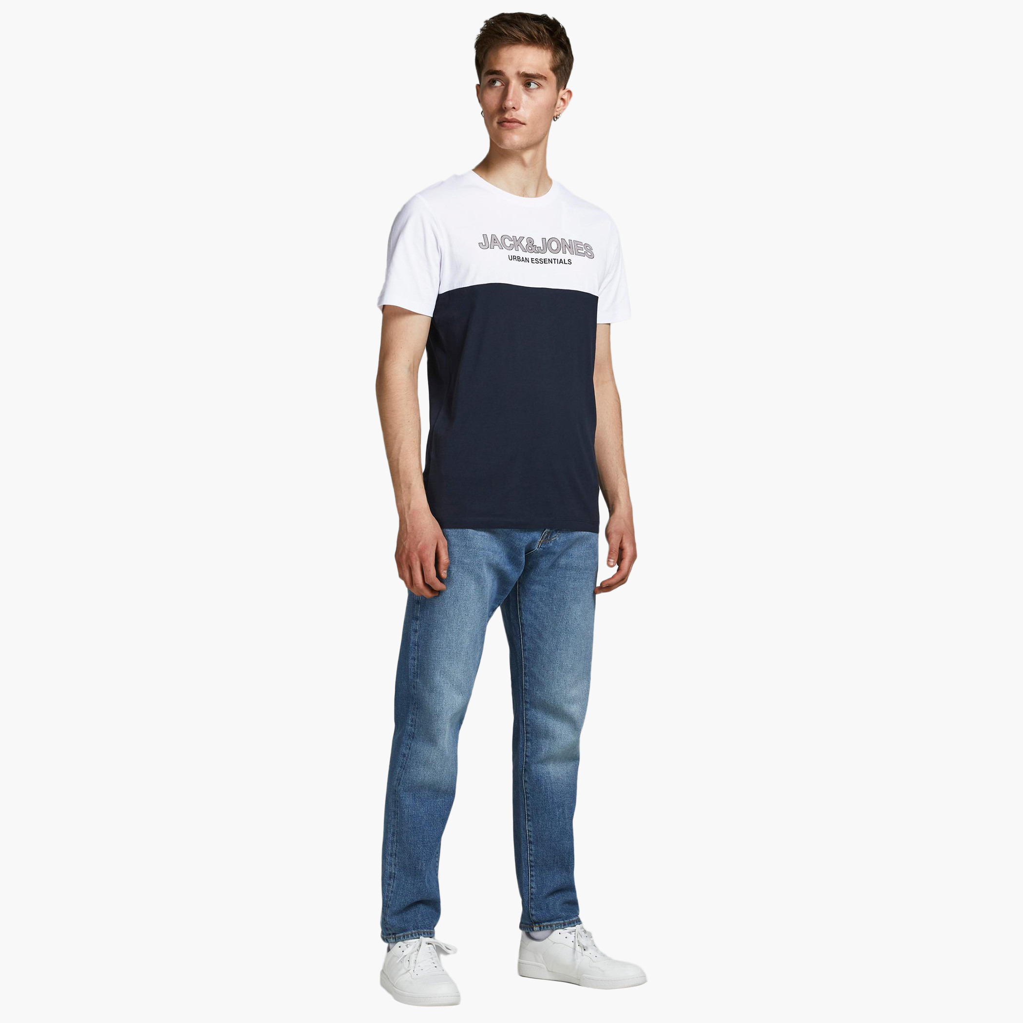تي شيرت رجالي من جاك آند جونز مع سليم فيت بياقة مستديرة و ضيقة مع لون أبيض-men-clothing-tshirtsandpolos-tshirts-image-2