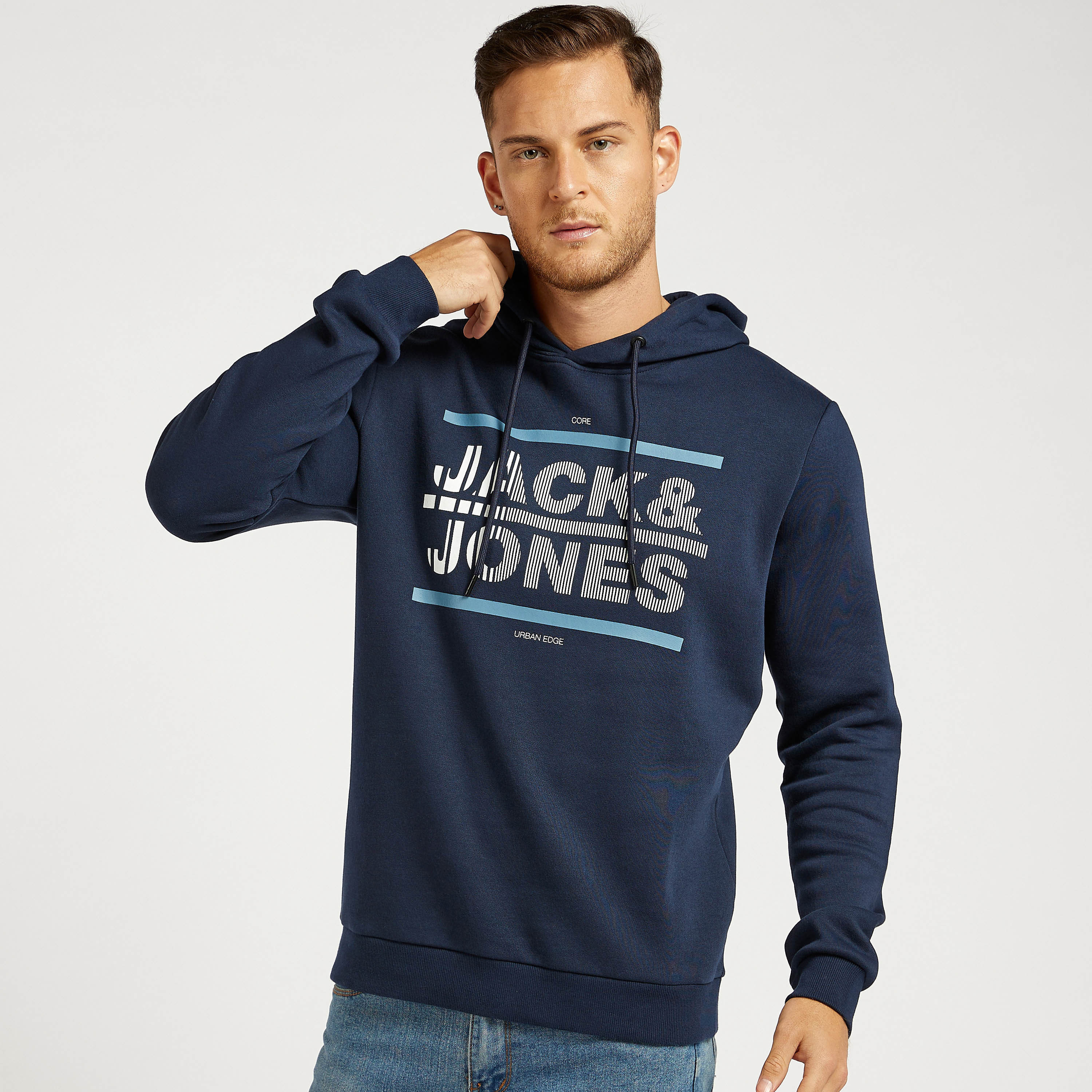 هودي خفيف بطبعات وأكمام طويلة من جاك أند جونز-men-winterwear-hoodiesandsweatshirts-image-1