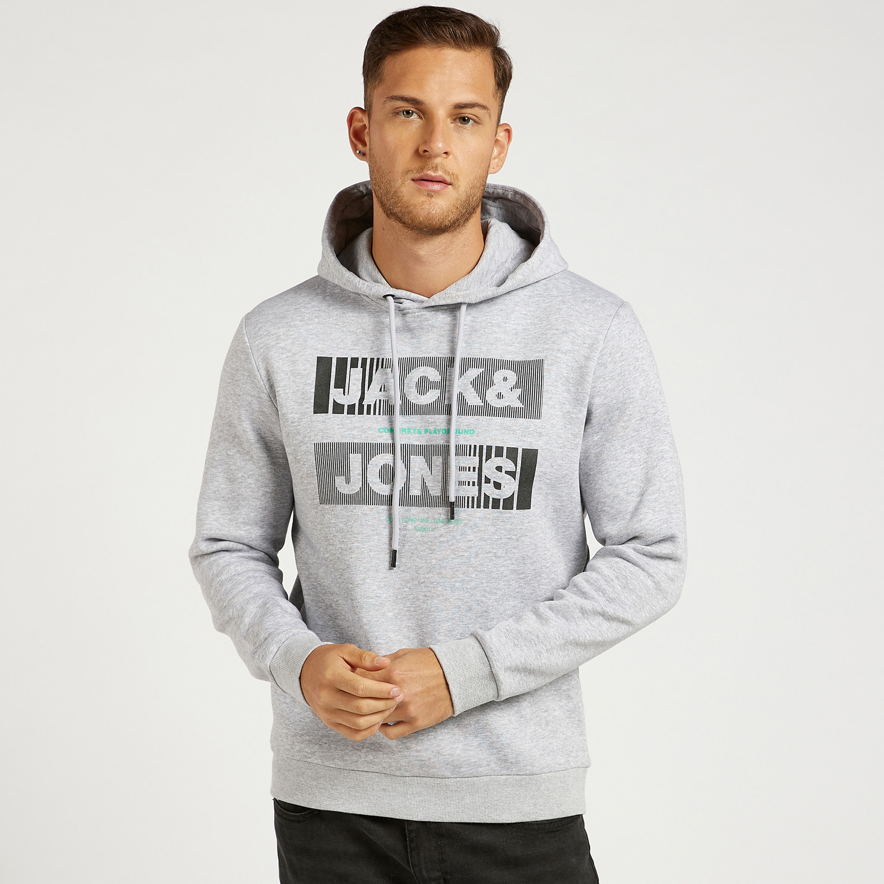 هودي خفيف بطبعات وأكمام طويلة من جاك أند جونز-men-winterwear-hoodiesandsweatshirts-image-1