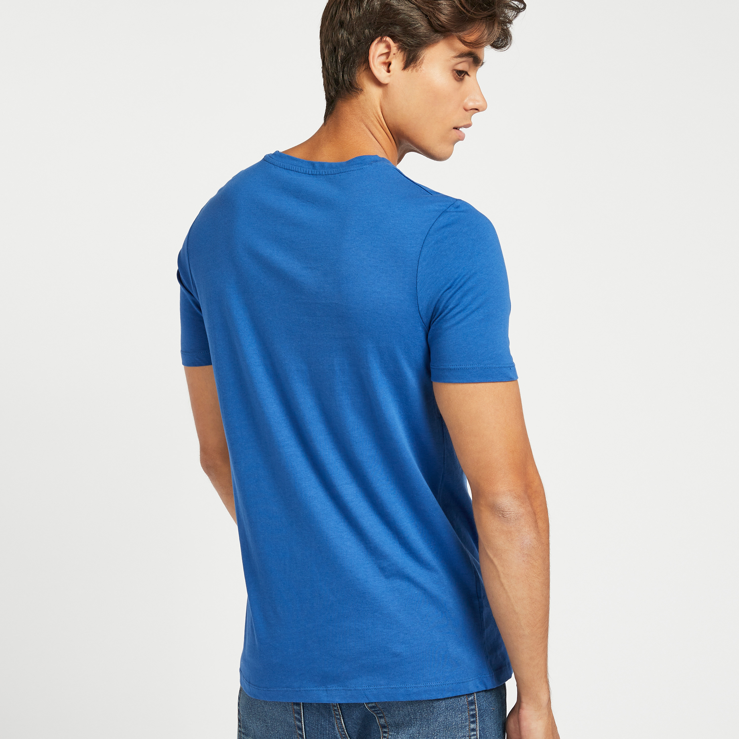 تيشيرت بياقة ضيّقة وأكمام قصيرة وطبعات من جاك & جونز-men-clothing-tshirtsandpolos-tshirts-image-4