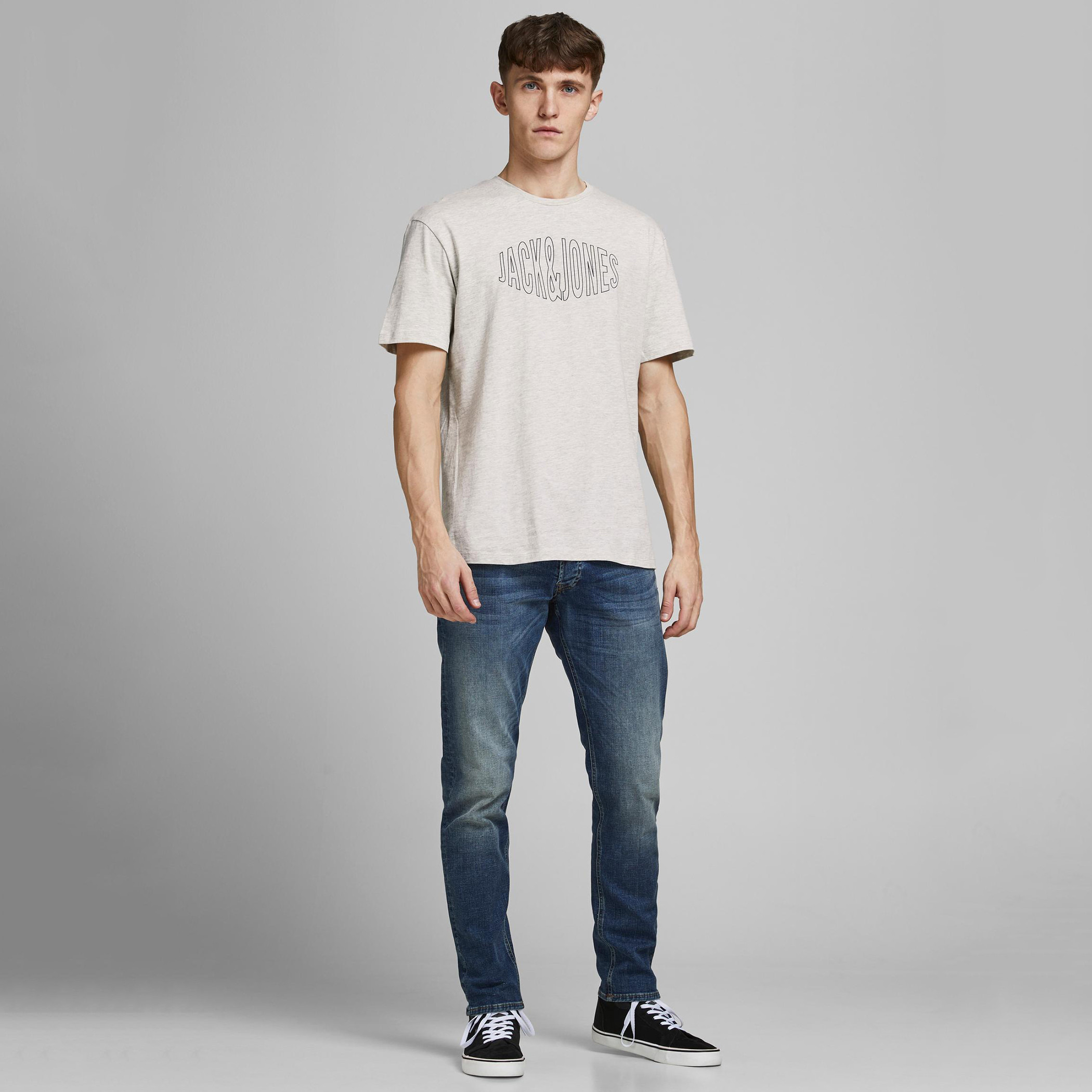 تيشيرت بياقة ضيّقة وأكمام قصيرة وطبعات من جاك & جونز-men-clothing-tshirtsandpolos-tshirts-image-14