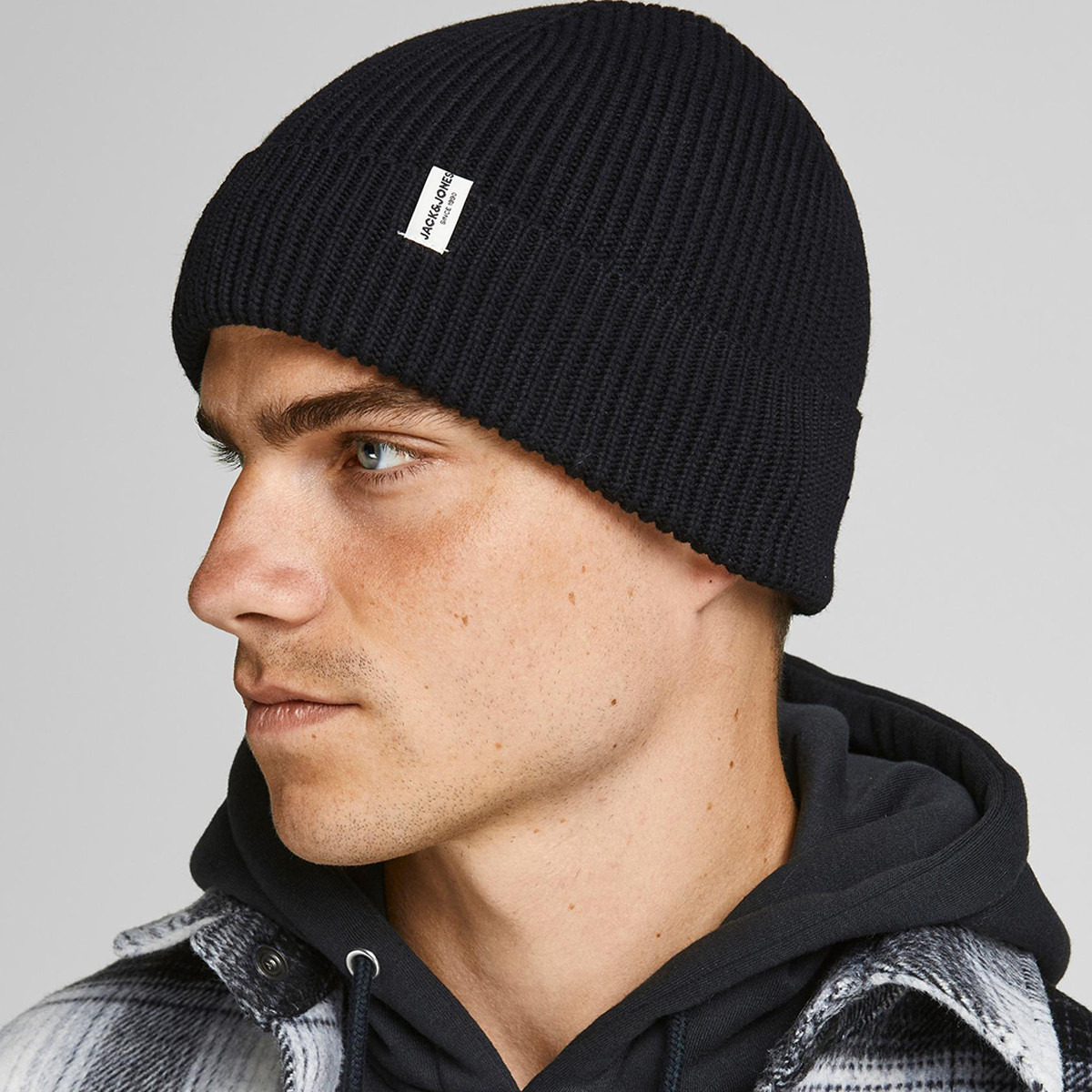 قبعة جاك آند جونز محبوكة عادية بأضلاع-men-caps-image-5