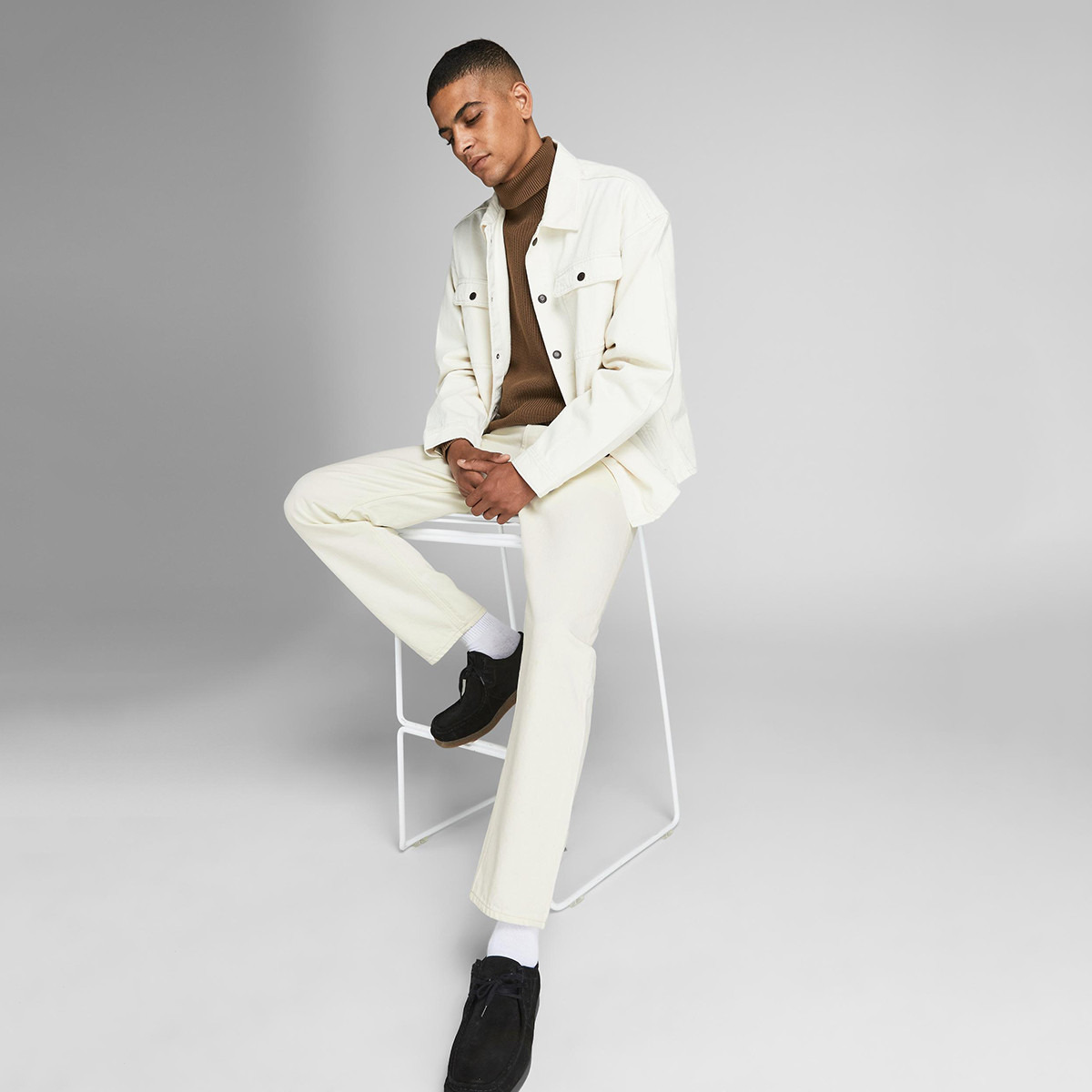 جاك آند جونز بنطلون جينز رجالي بأزرار وجيوب أوف وايت-men-clothing-bottoms-jeans-image-6