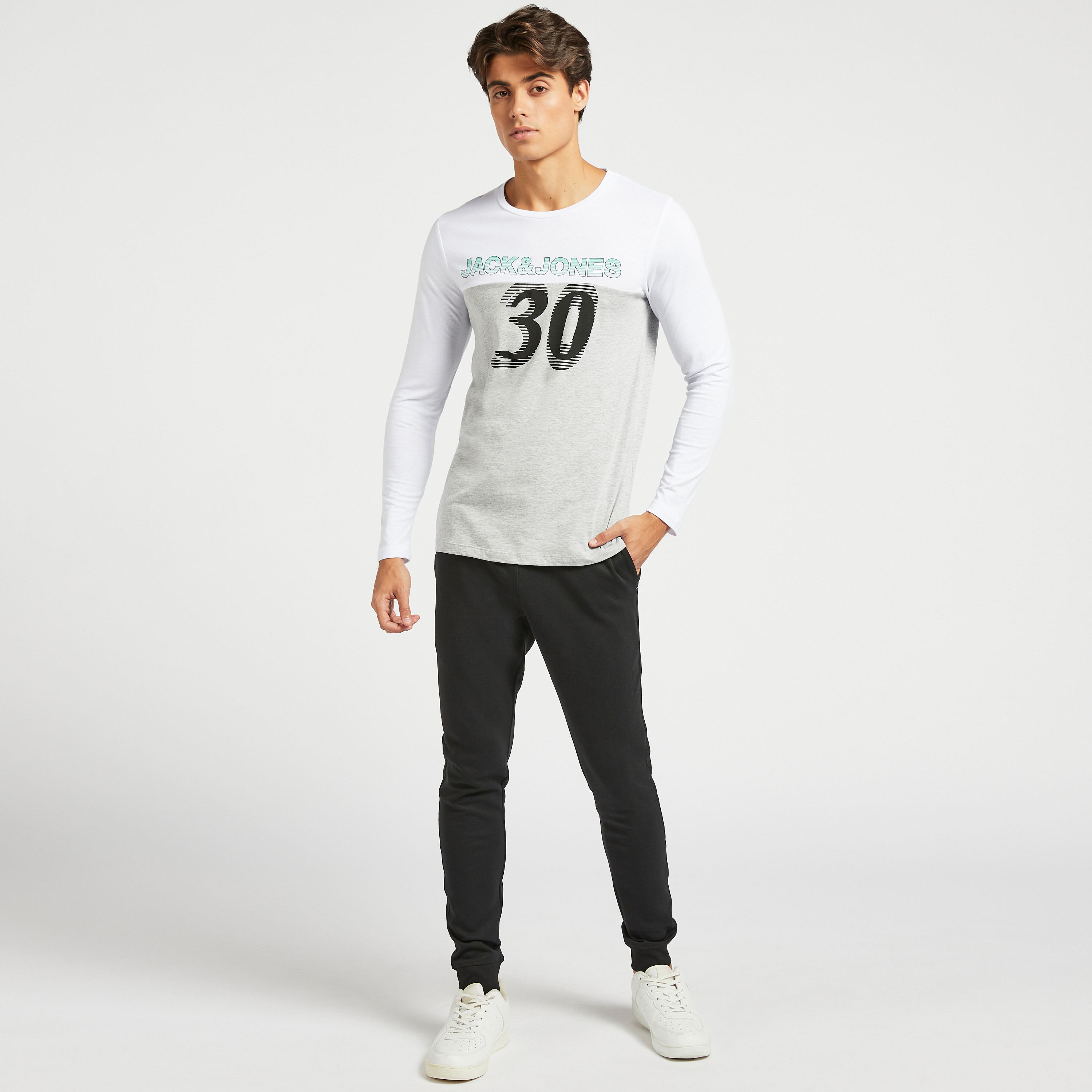 تيشيرت بطبعات وياقة ضيّقة وأكمام طويلة من جاك & جونز-men-clothing-tshirtsandpolos-tshirts-image-6