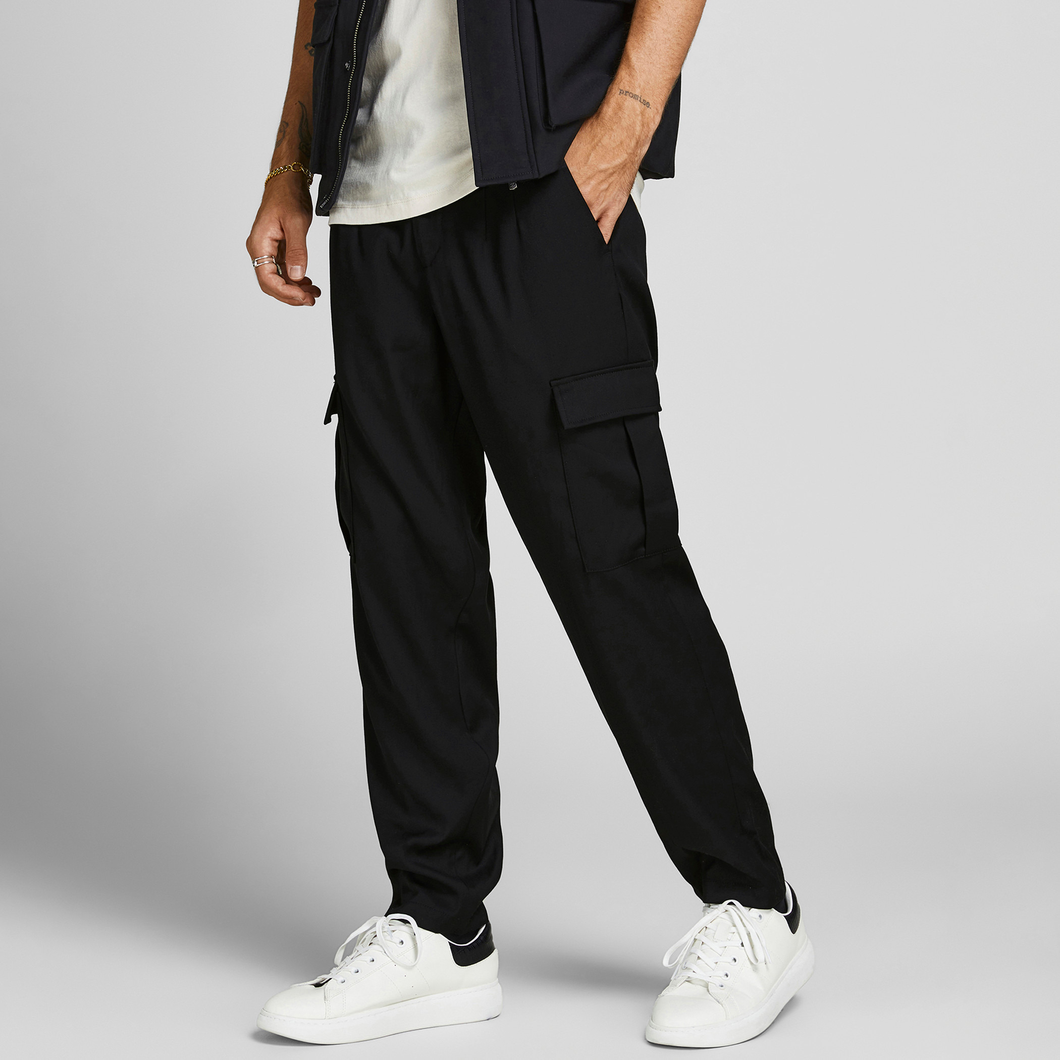 Cargo pants outlet with belt loops