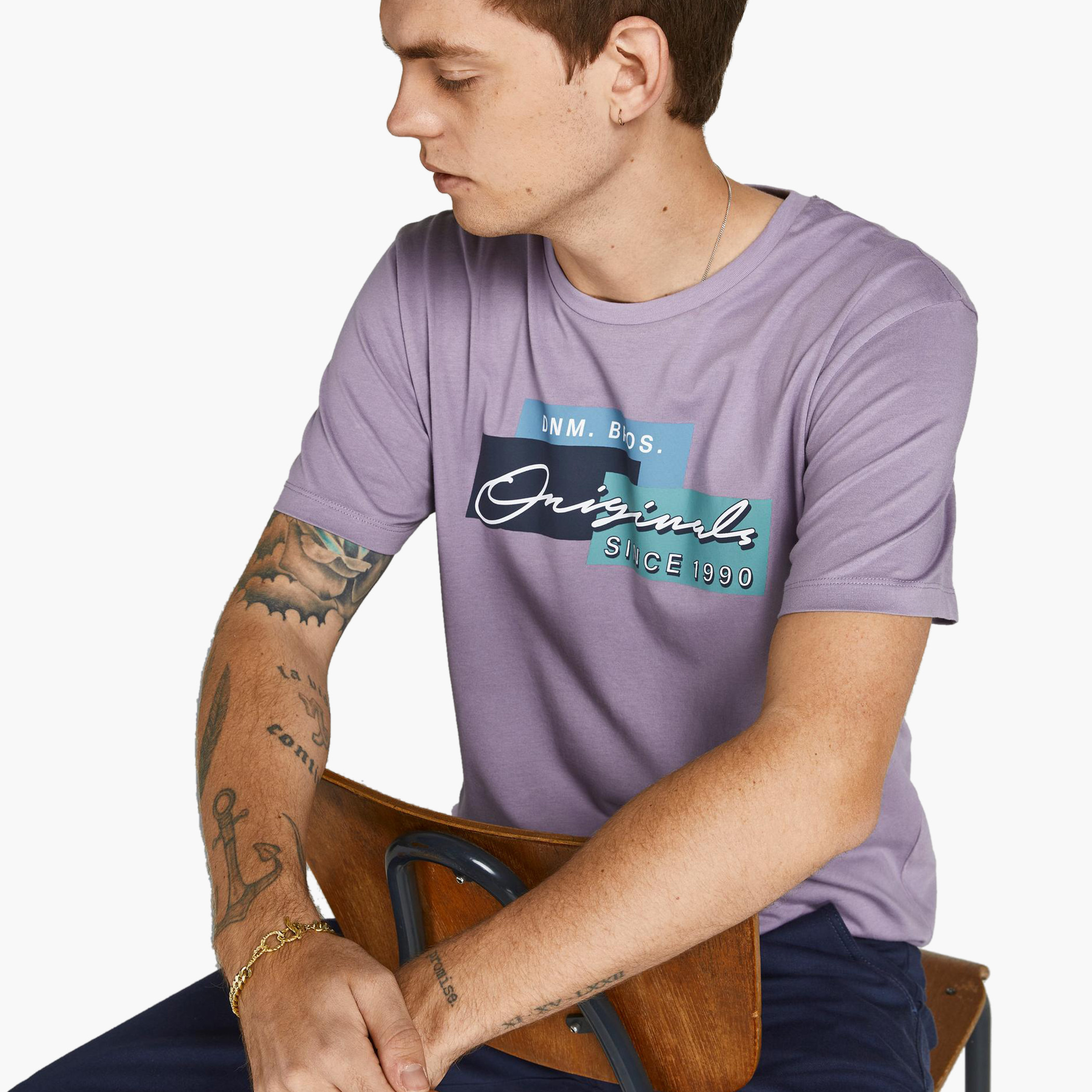تيشيرت بطبعات وياقة ضيّقة وأكمام قصيرة من جاك & جونز-men-clothing-tshirtsandpolos-tshirts-image-3