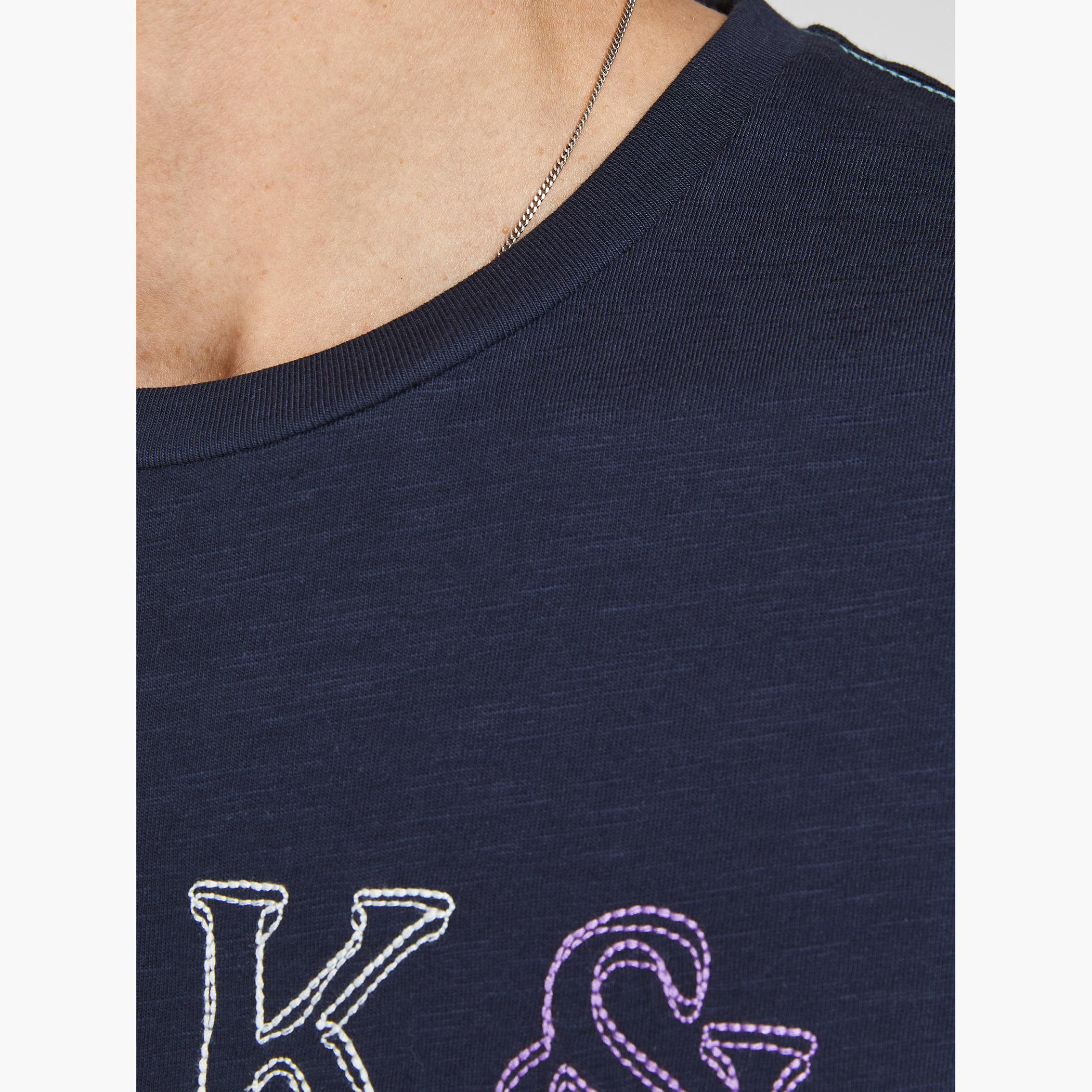 تيشيرت بياقة ضيقة وأكمام قصيرة وطبعات من جاك & جونز-men-clothing-tshirtsandpolos-tshirts-image-5