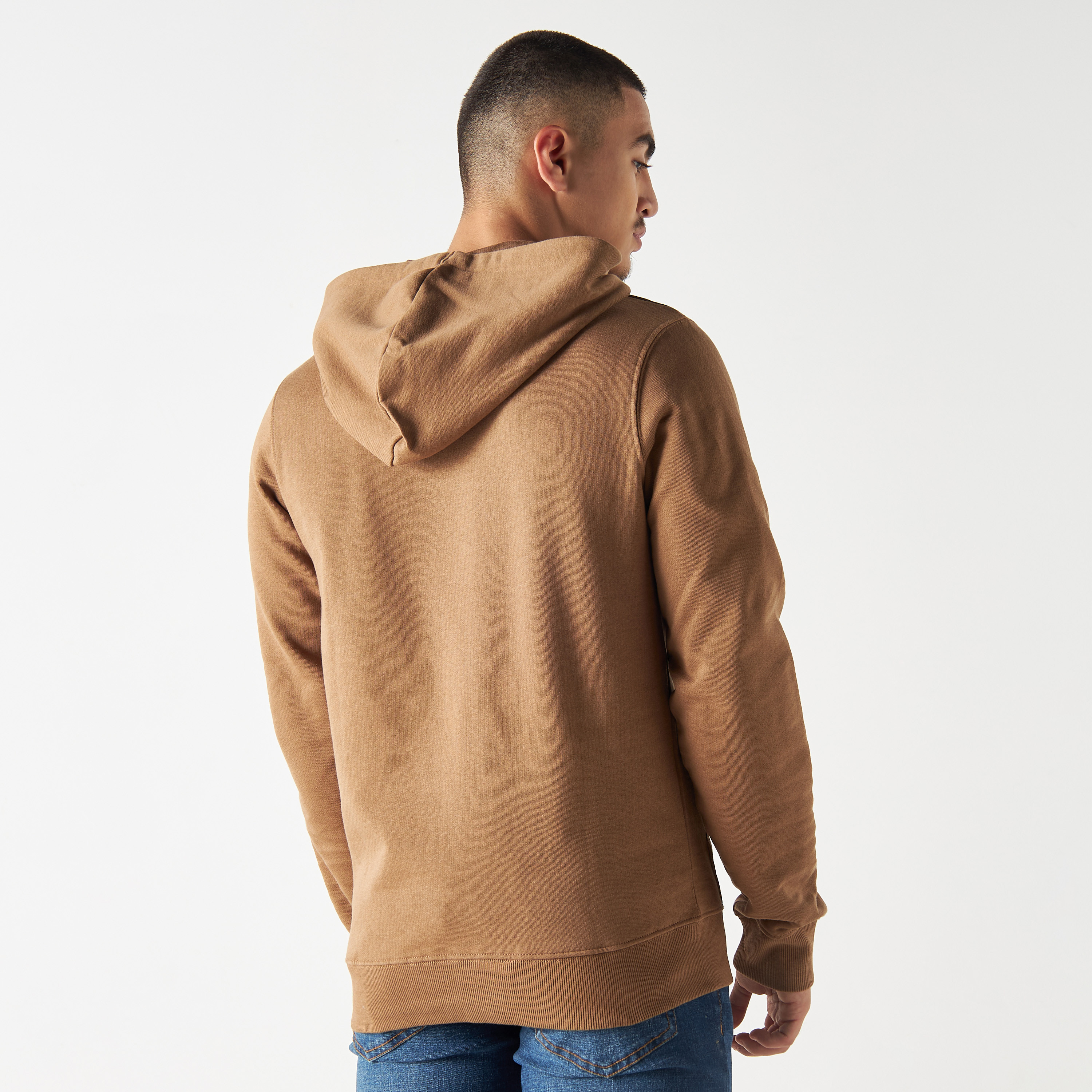 هودي مطرّز بجيوب وأكمام طويلة من جاك آند جونز-men-winterwear-hoodiesandsweatshirts-image-3