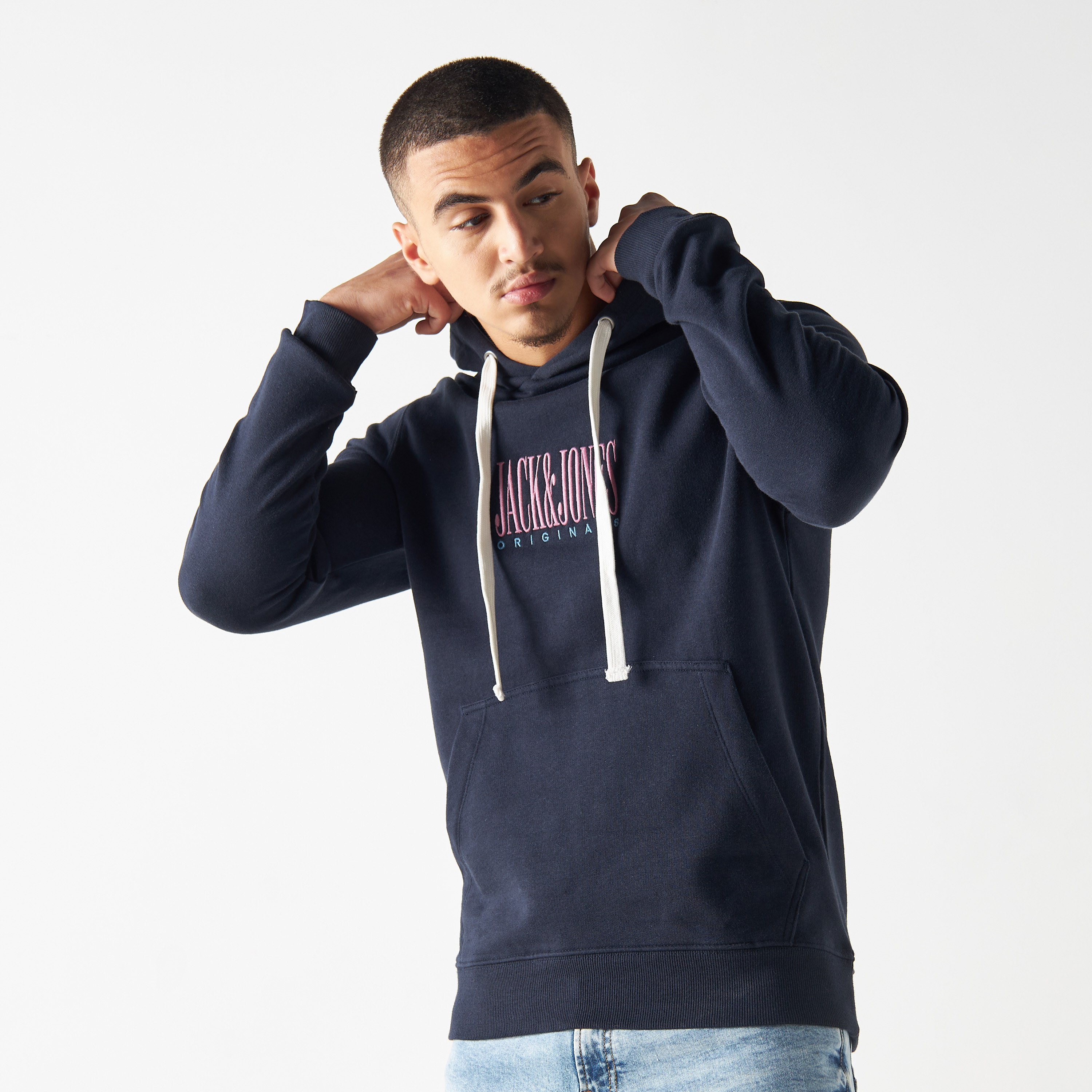 هودي مطرّز بجيوب وأكمام طويلة من جاك آند جونز-men-winterwear-hoodiesandsweatshirts-image-5